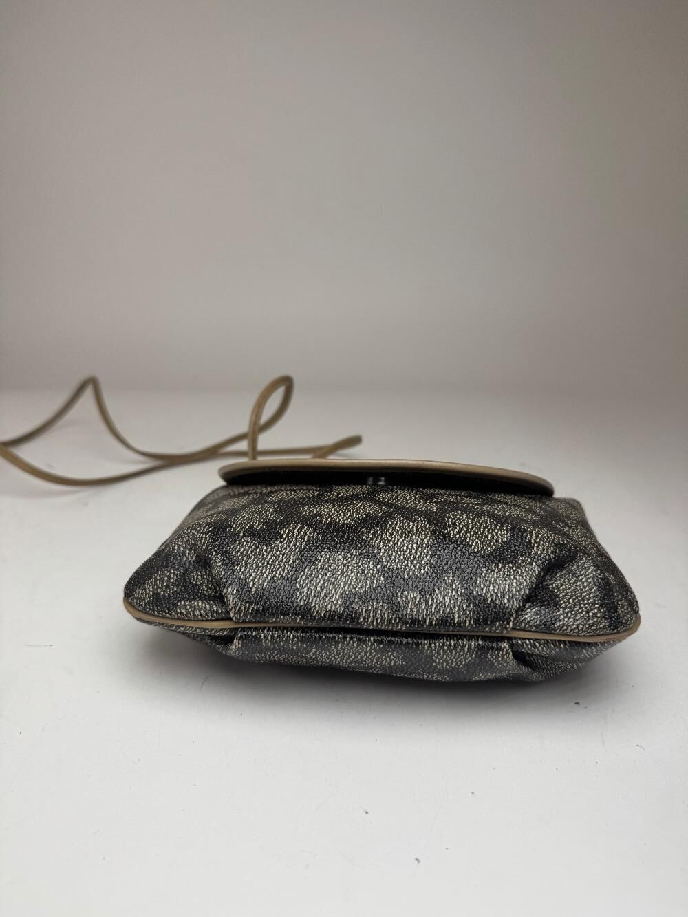 Yves Saint Laurent Shoulder Bag