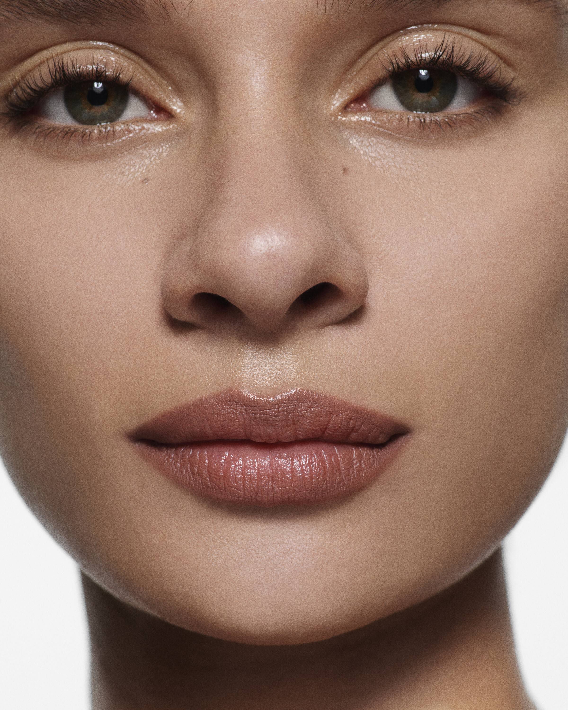Lip Definer