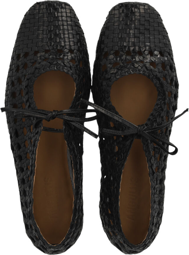 Bl&oslash;d h&aring;ndflettet ballerina med sl&oslash;jfedetalje