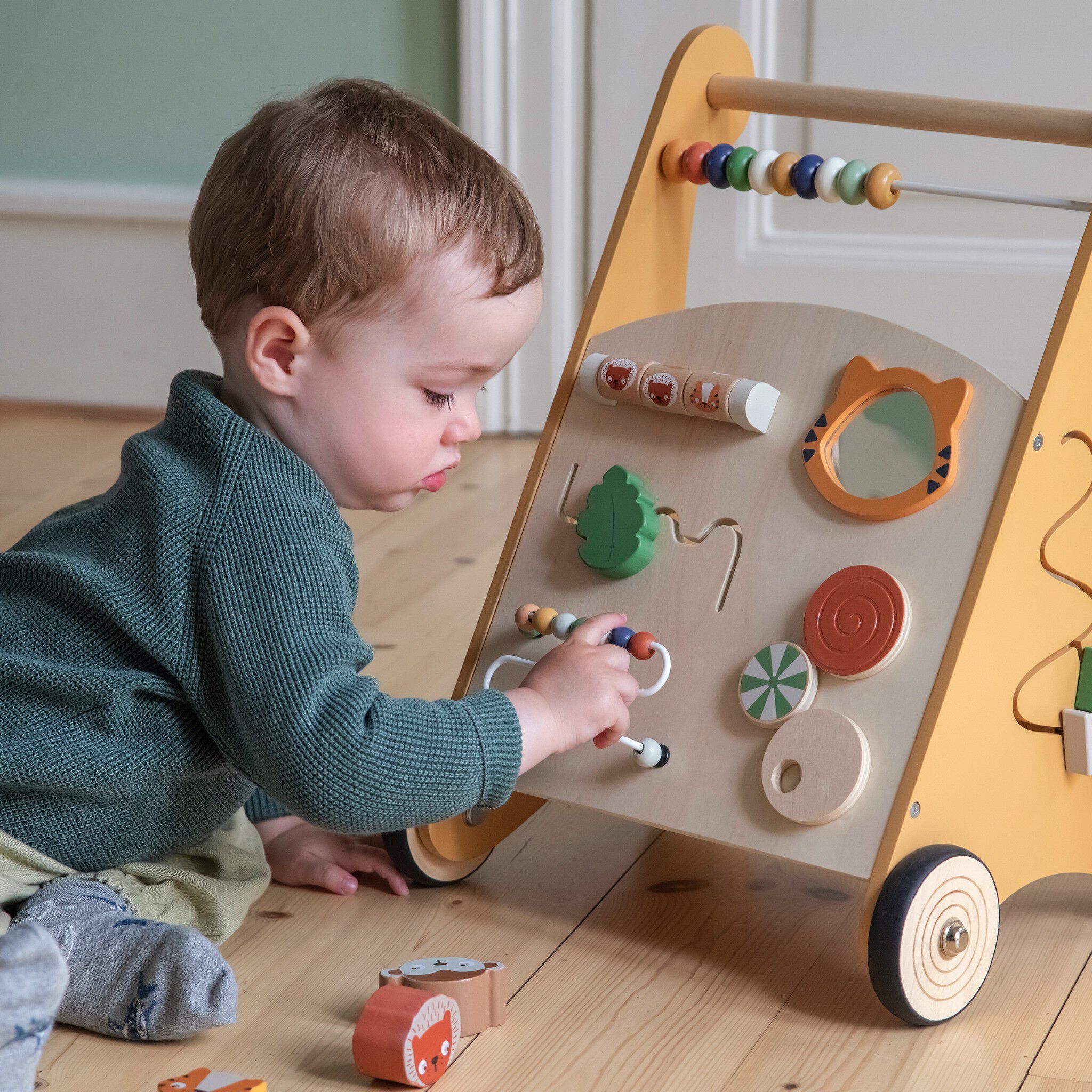 G&aring;vogn m/aktiviteter, tr&aelig;, Wildlife