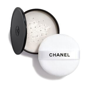 L&Oslash;ST PUDDER, NATURLIG FINISH. ON-THE-GO FORMAT