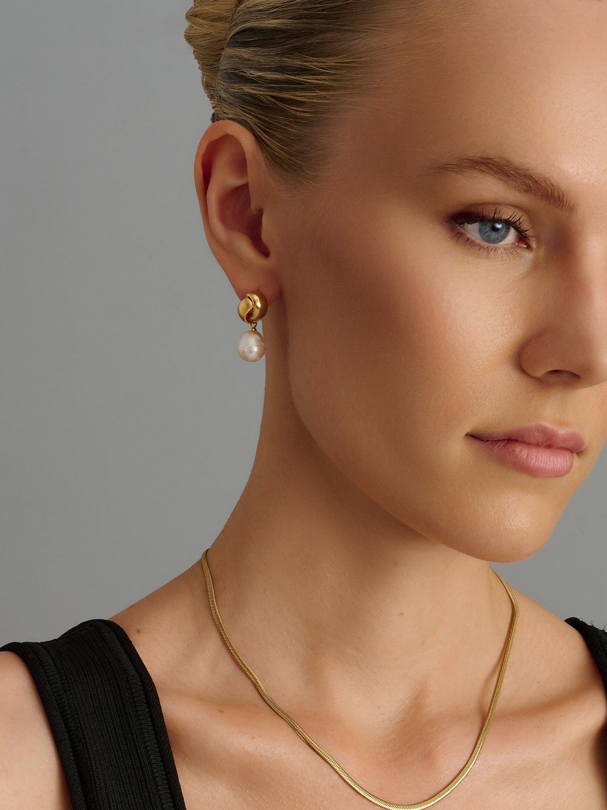Women's Pearl Drop Earrings in Gold