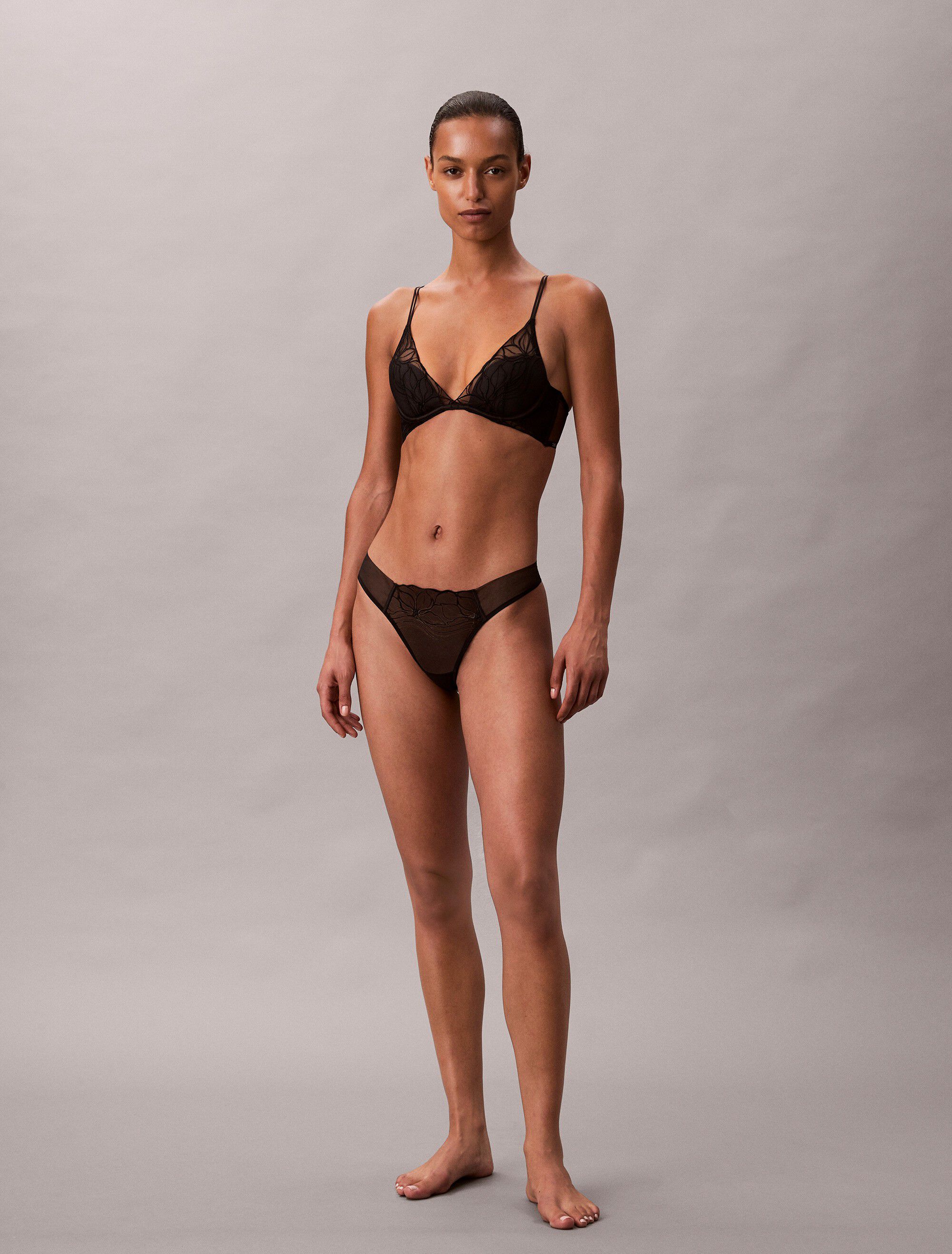 LIGHTLY LINED PLUNGE