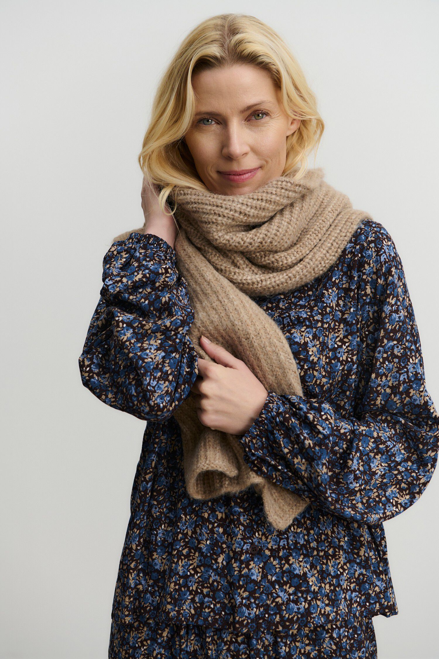 RWTulip Wool Blend Rib Knit Scarf