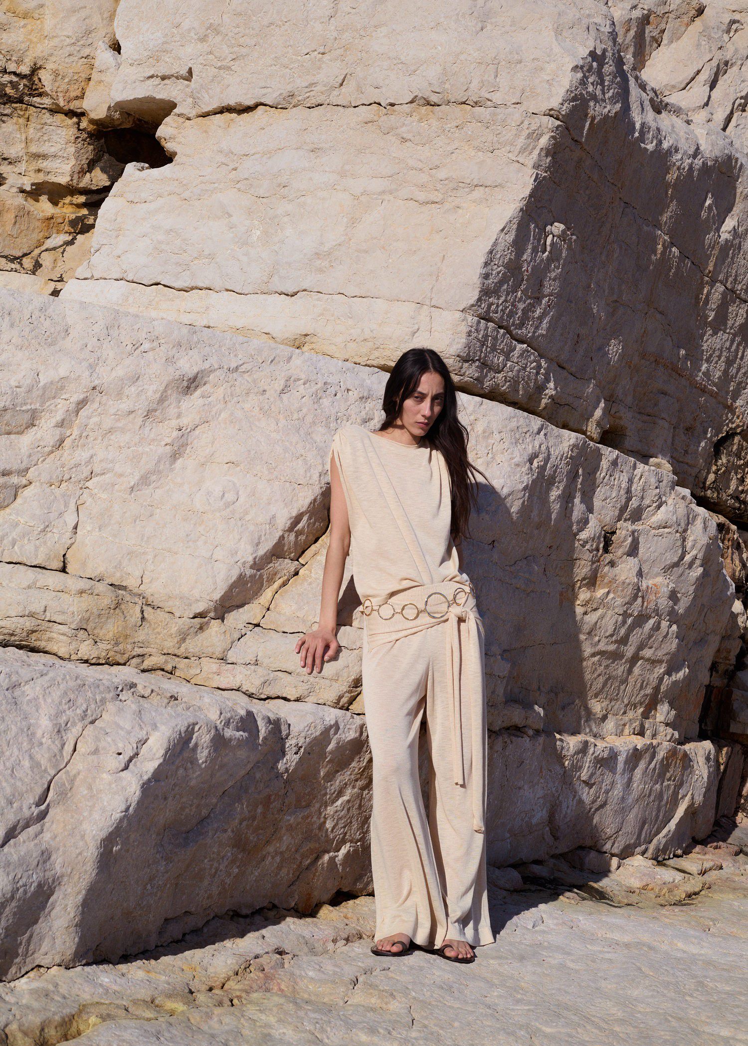 Fine knit trousers with knot detail