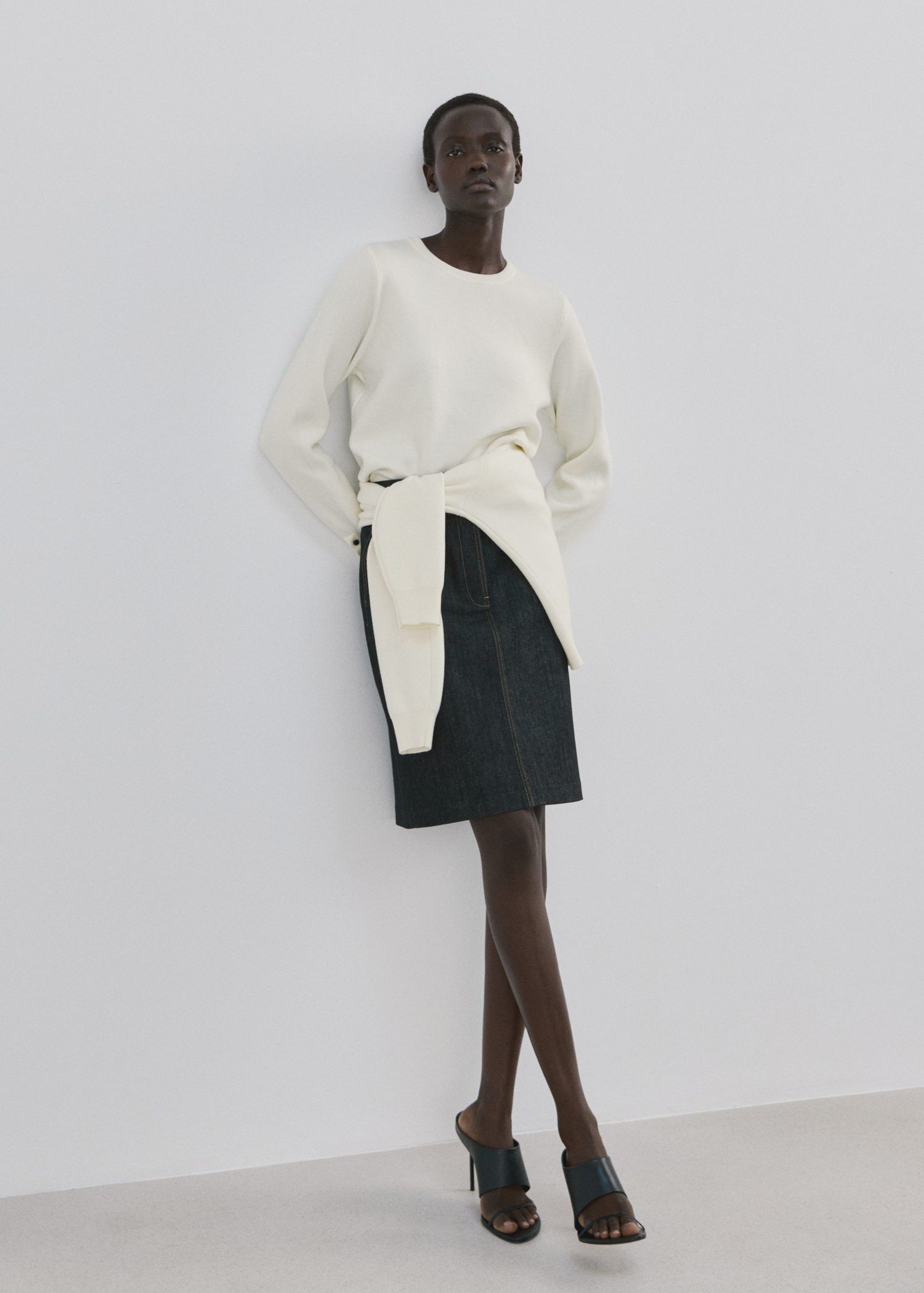 Buttoned cuffs sweater