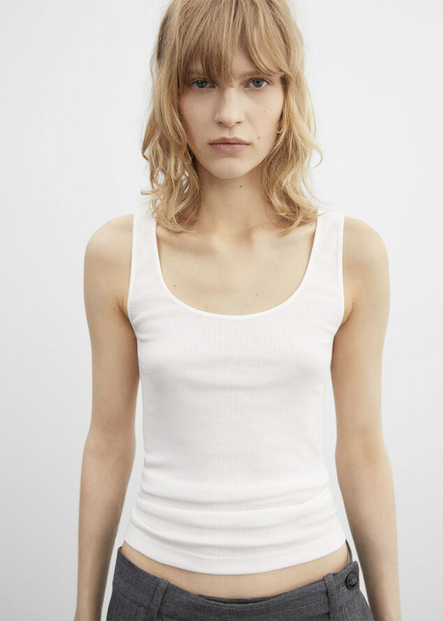 Top with back seam