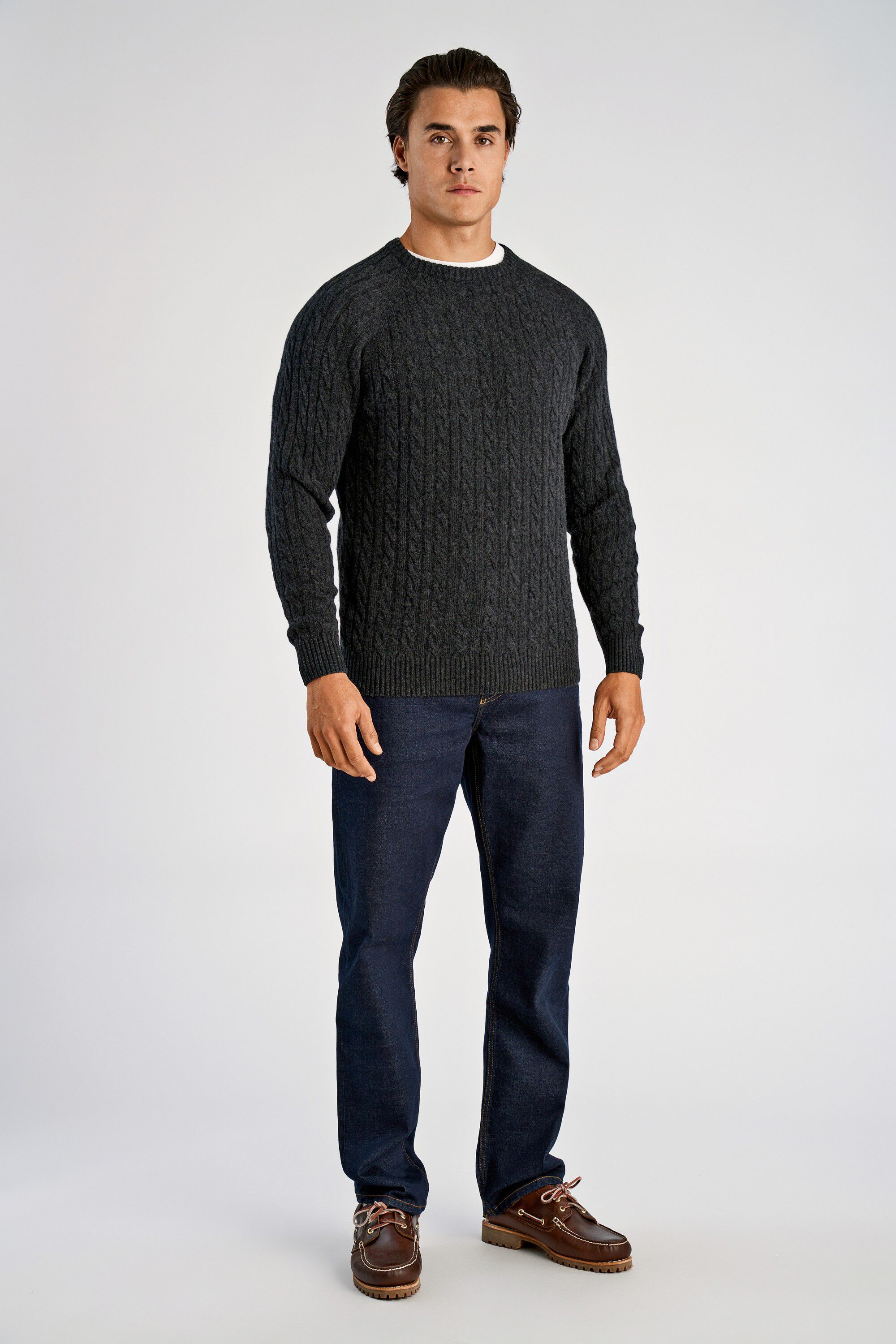 Lambswool raglan cable o-neck