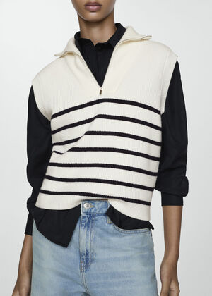 Knitted gilet with zip