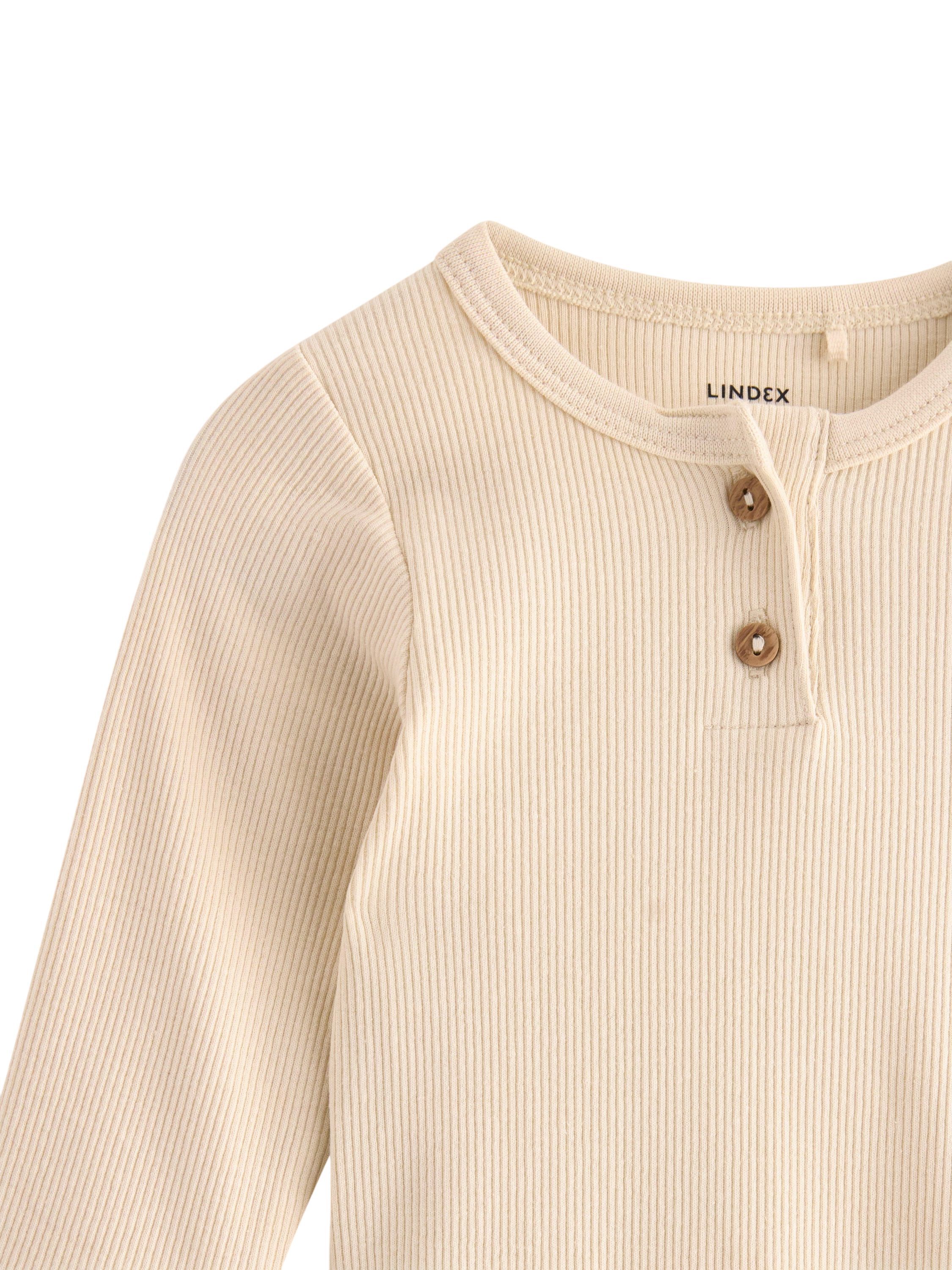 Soft long-sleeved ribbed bodysuit.