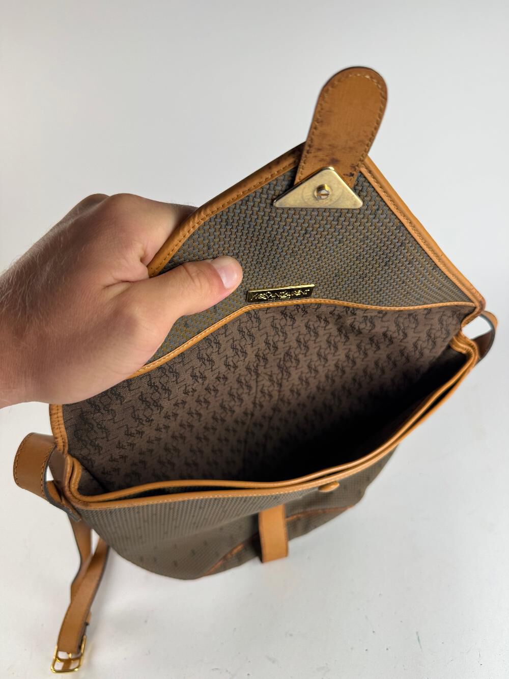 Yves Saint Laurent Shoulder Bag