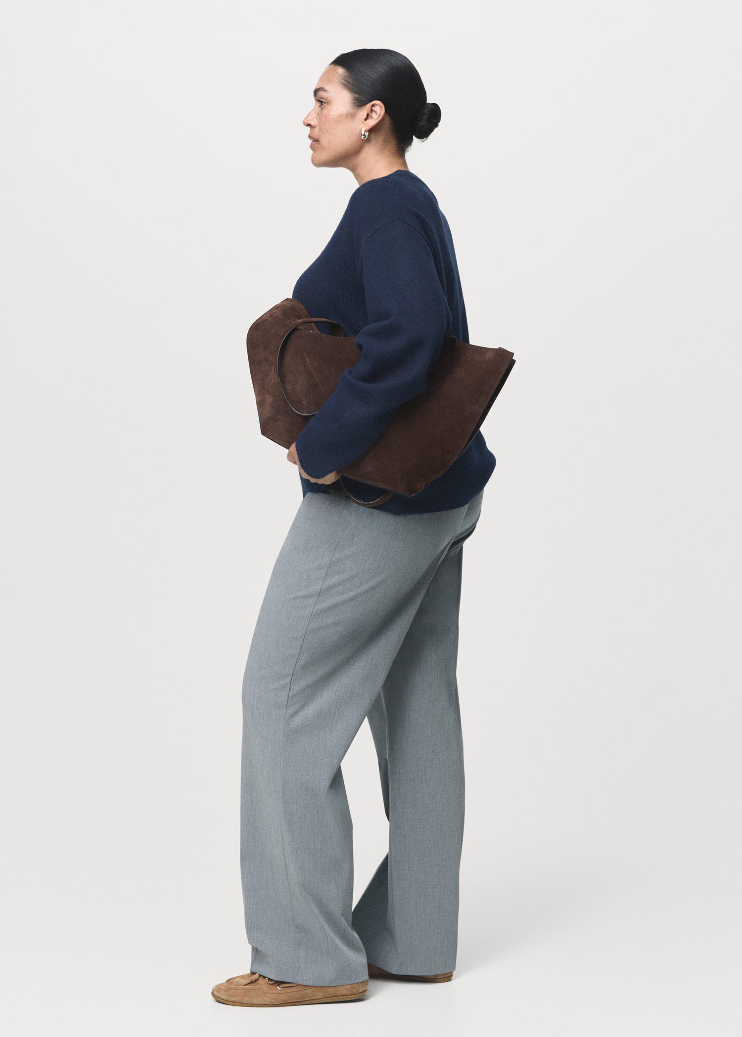 Round-neck knitted sweater