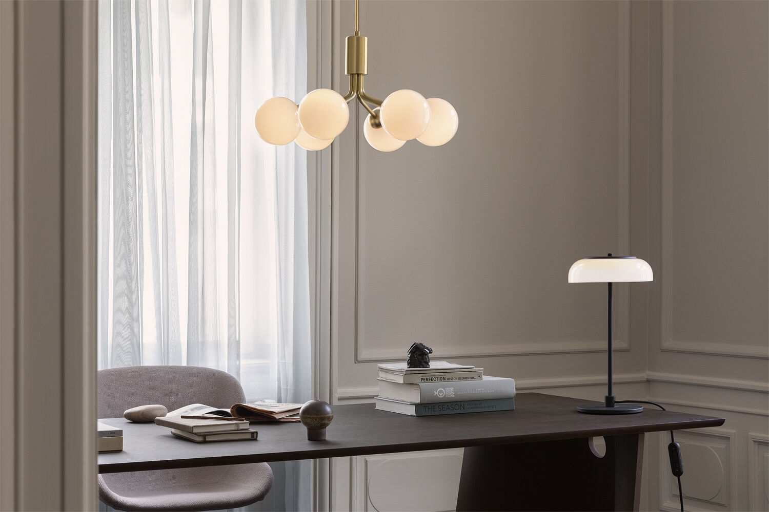 Apiales 6, brushed brass / opal