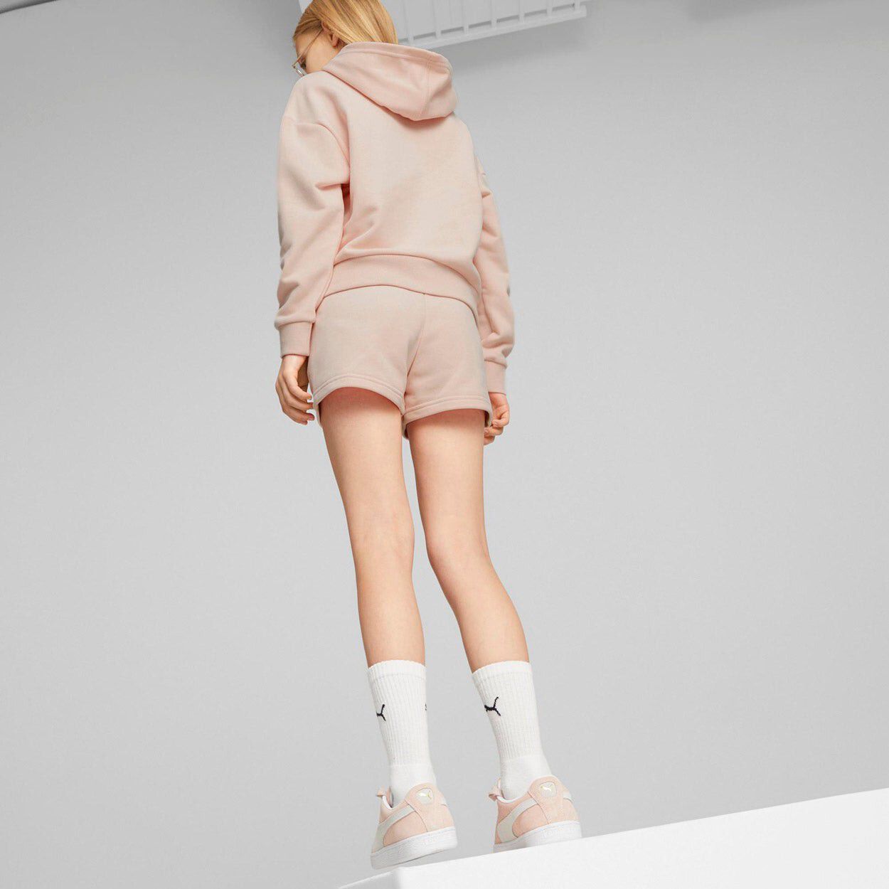 Loungewear H&aelig;ttetr&oslash;je + Shorts