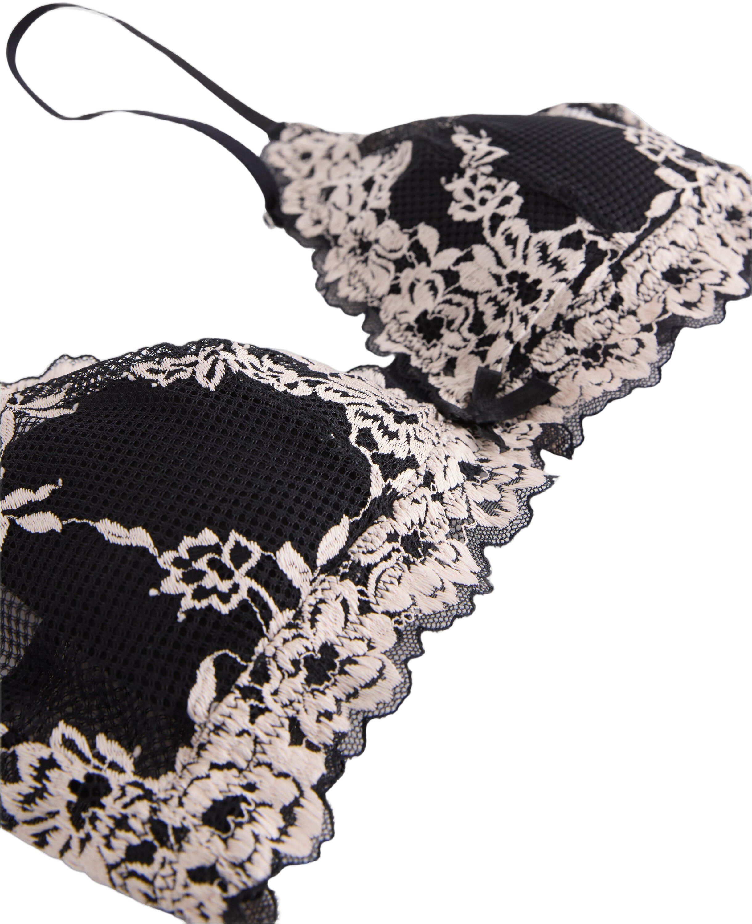 Soft padded bralette in mesh with e