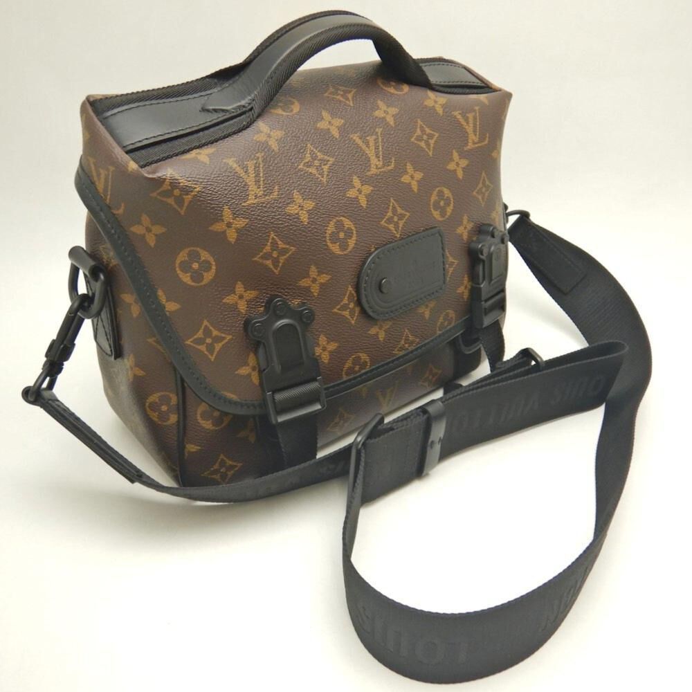 Louis Vuitton Messenger