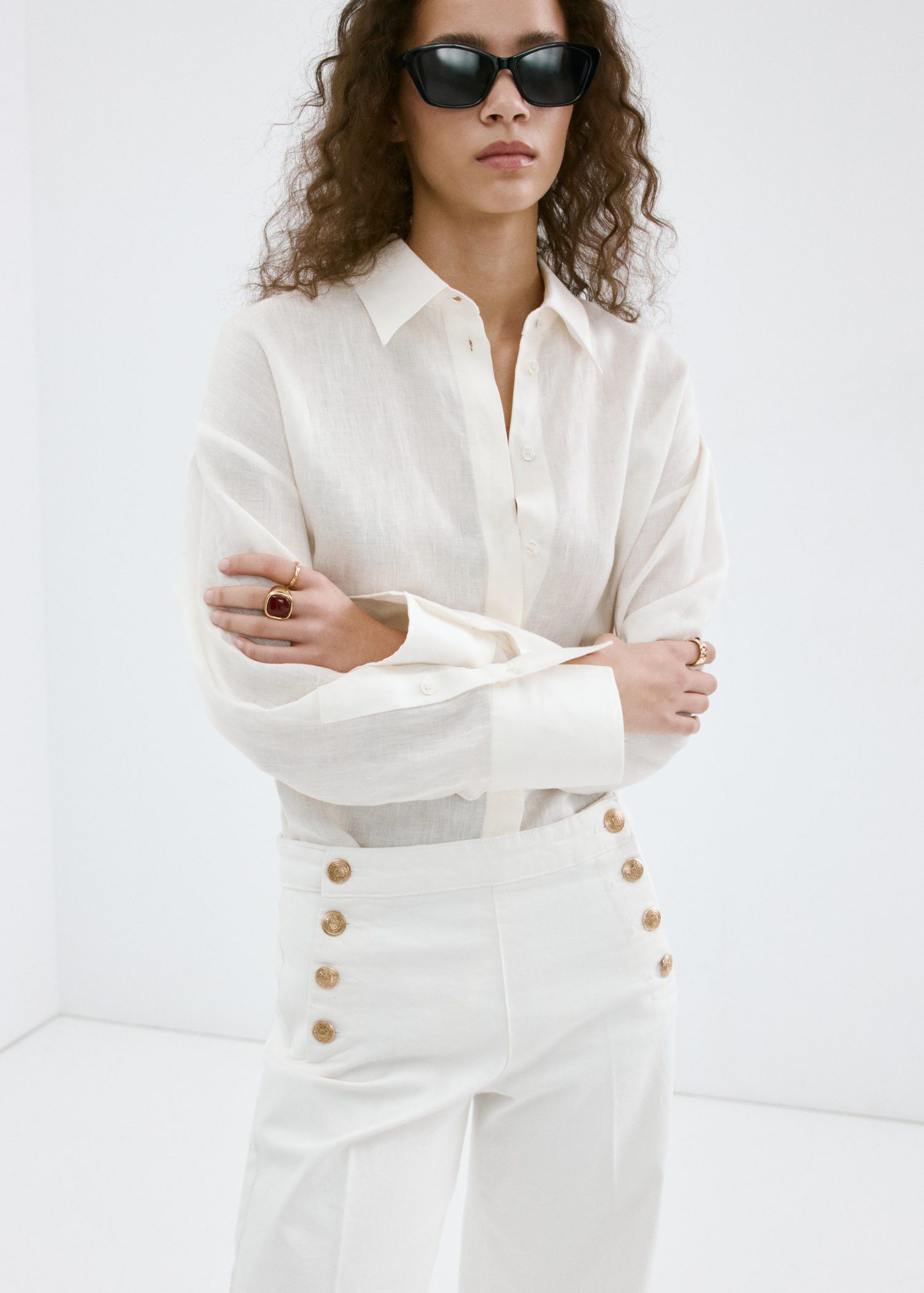 Wide-leg jeans with side buttons