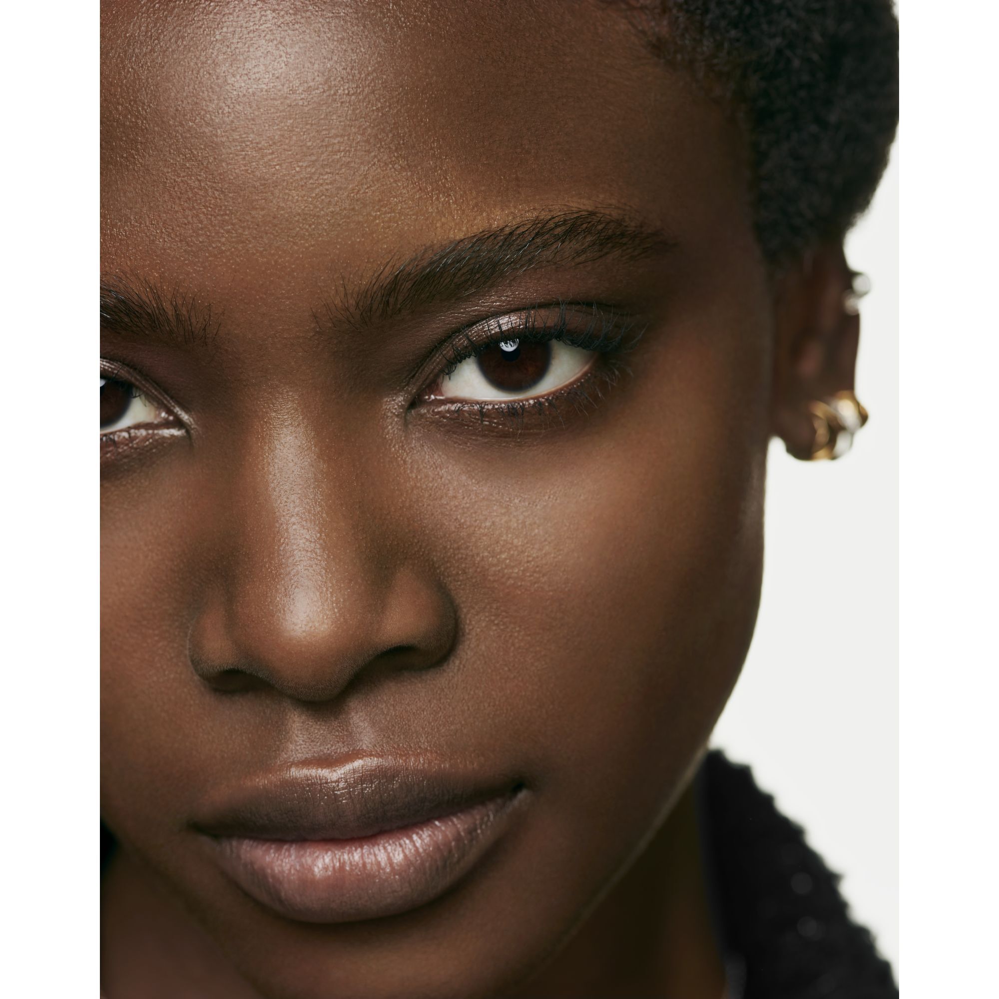 ET ULTIMATIVT FOUNDATIONSERUM FOR MERE UDSTR&Aring;LING