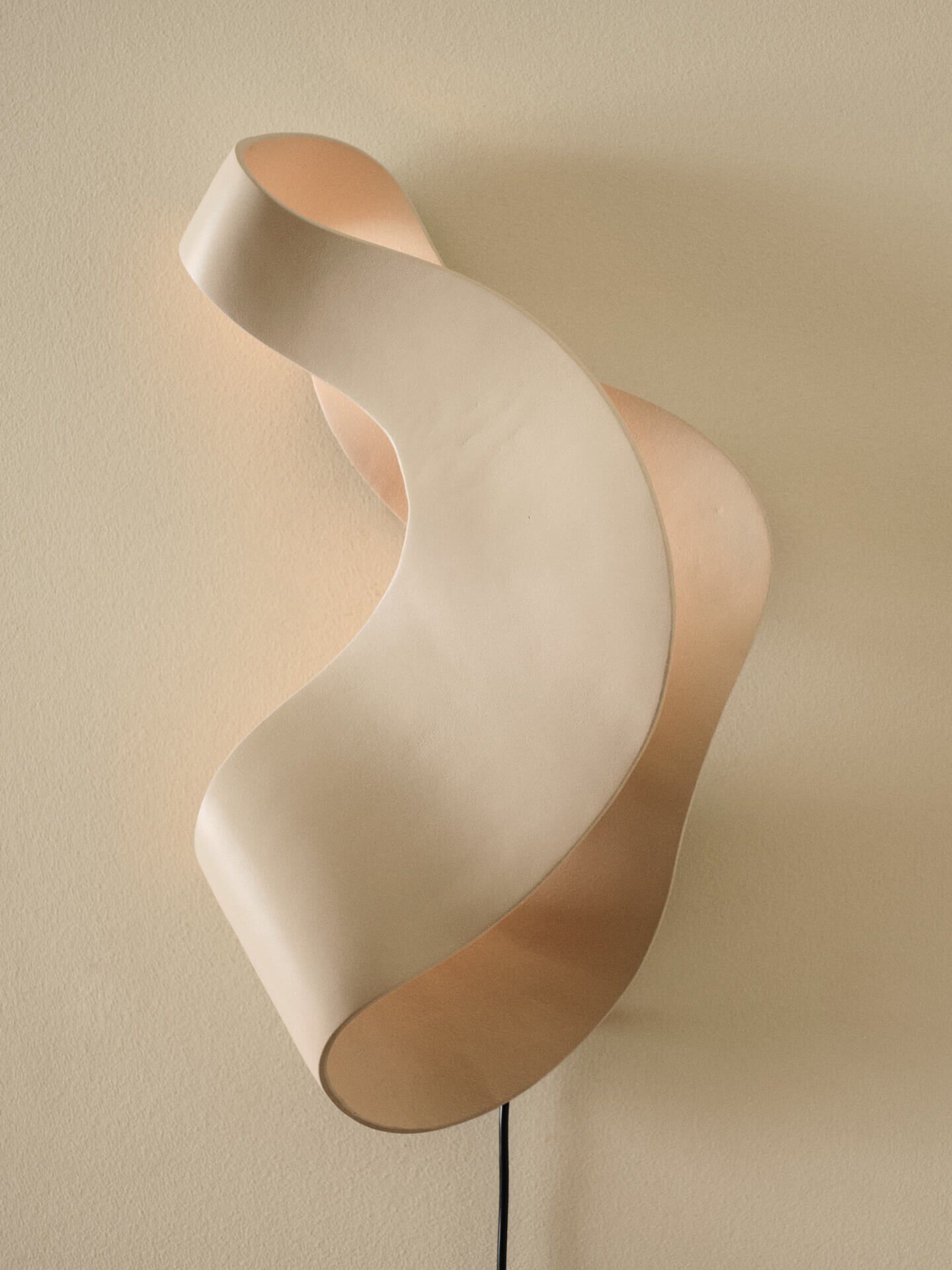 Oyster Wall Lamp - Light Cashmere