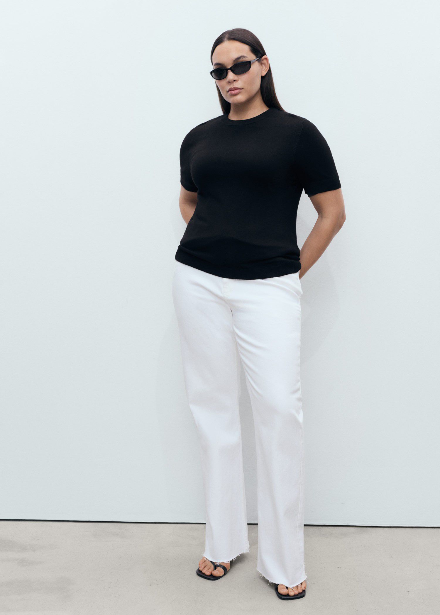 Short-sleeved fine-knit sweater