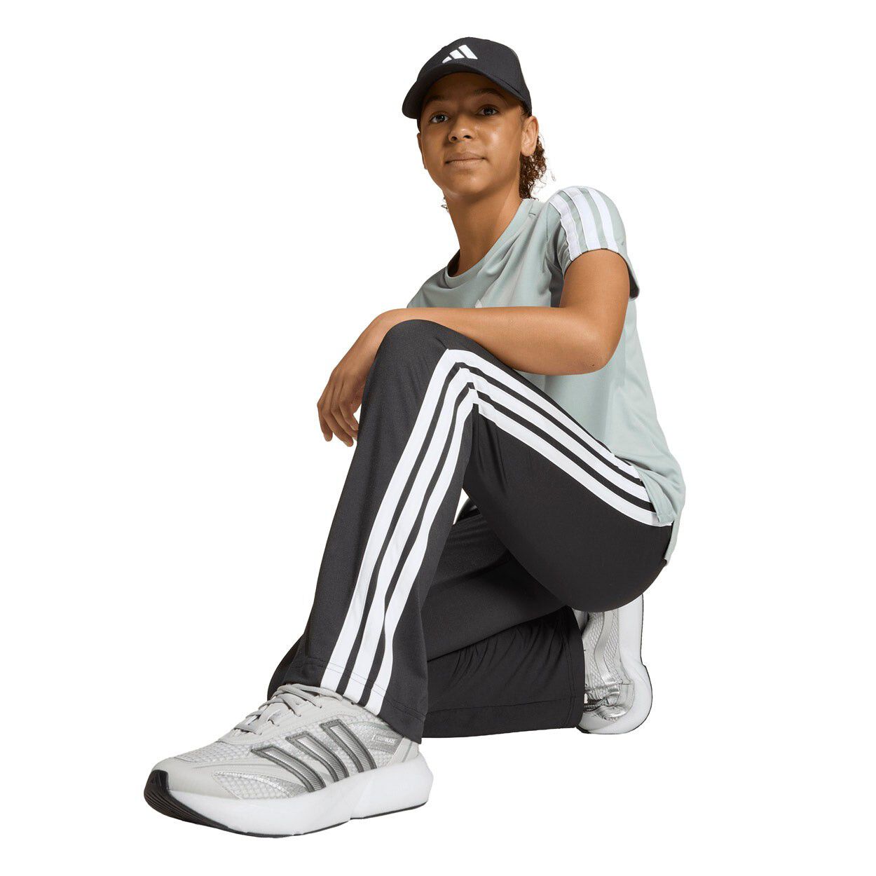 Train Essentials 3-Stripes Flared Leggings