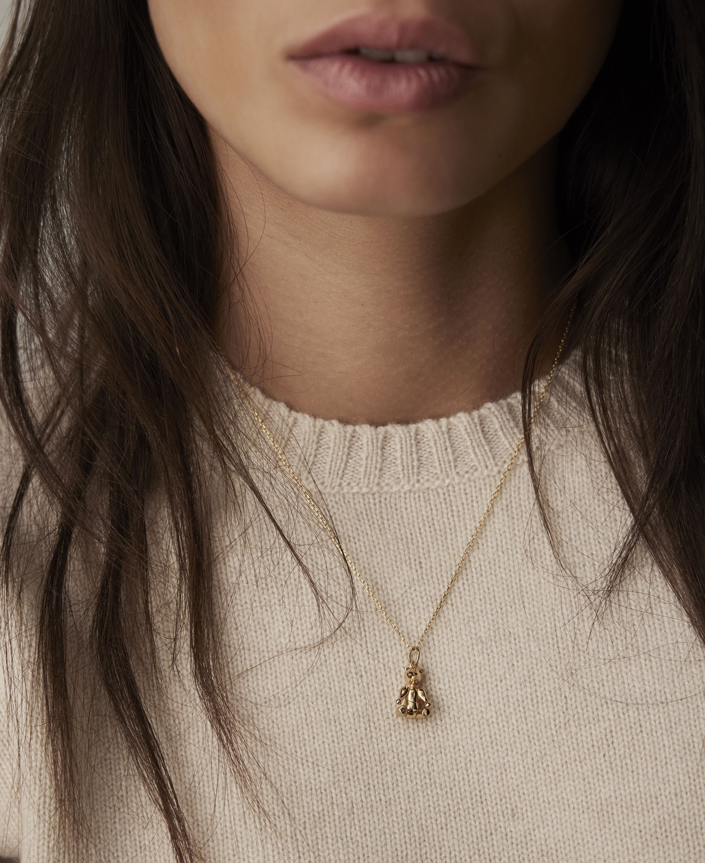 Bj&oslash;rnen i 18 karat forgyldt s&oslash;lv med k&aelig;de