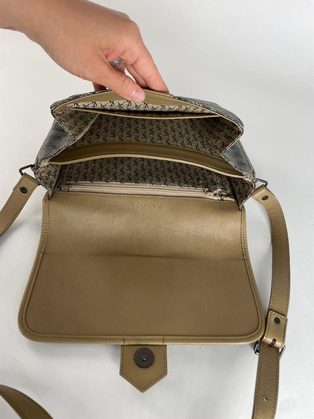 Yves Saint Laurent Shoulder Bag