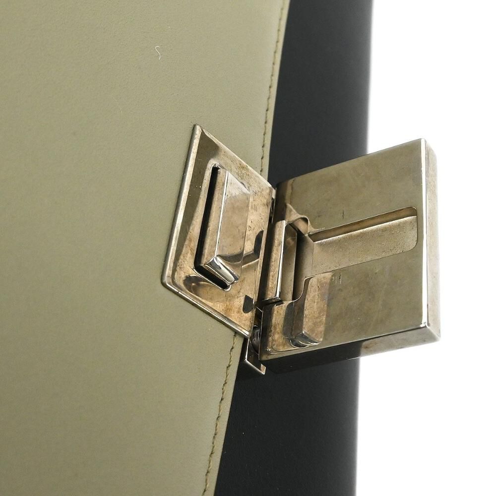 C&eacute;line Trapeze