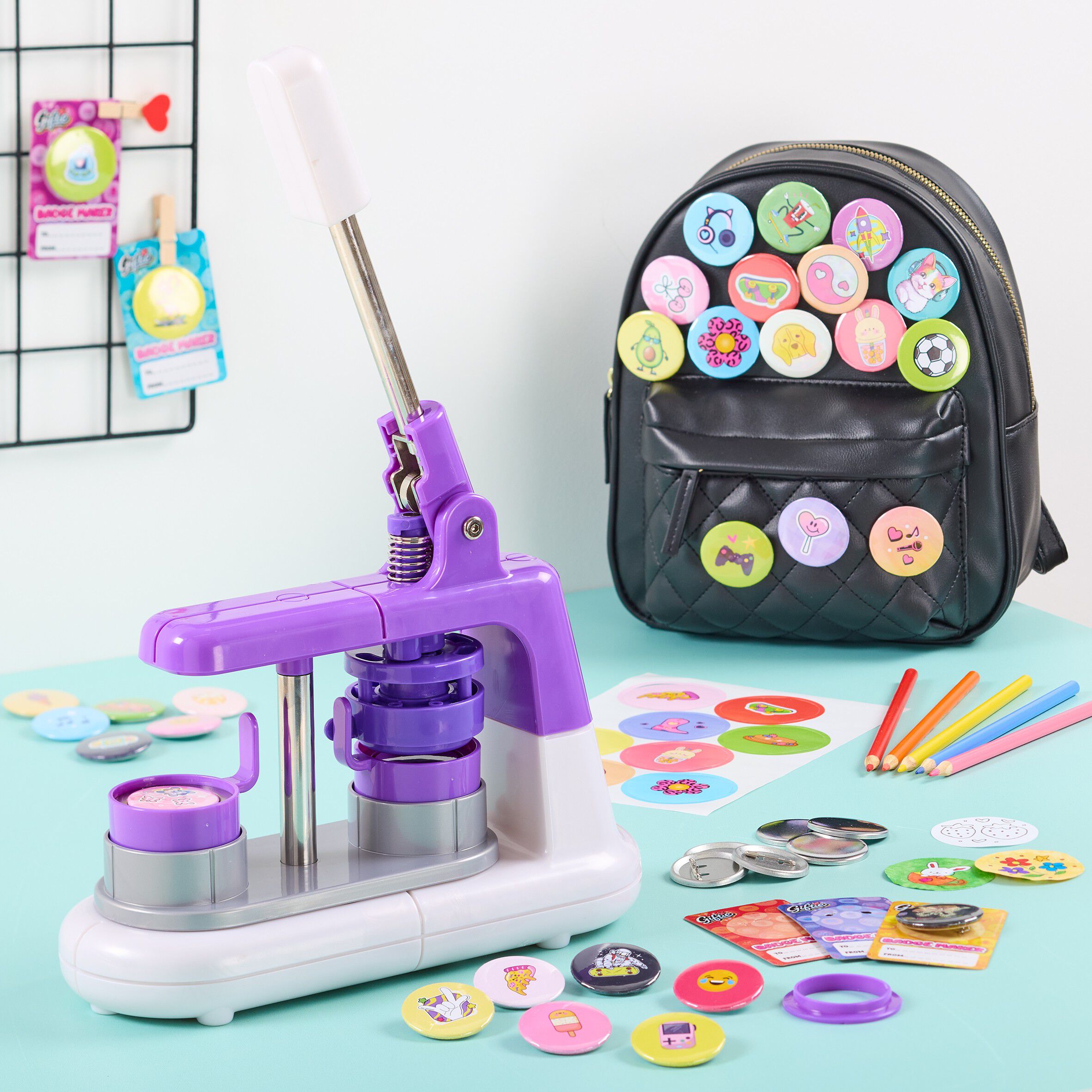 GIFTIE BADGE MAKER