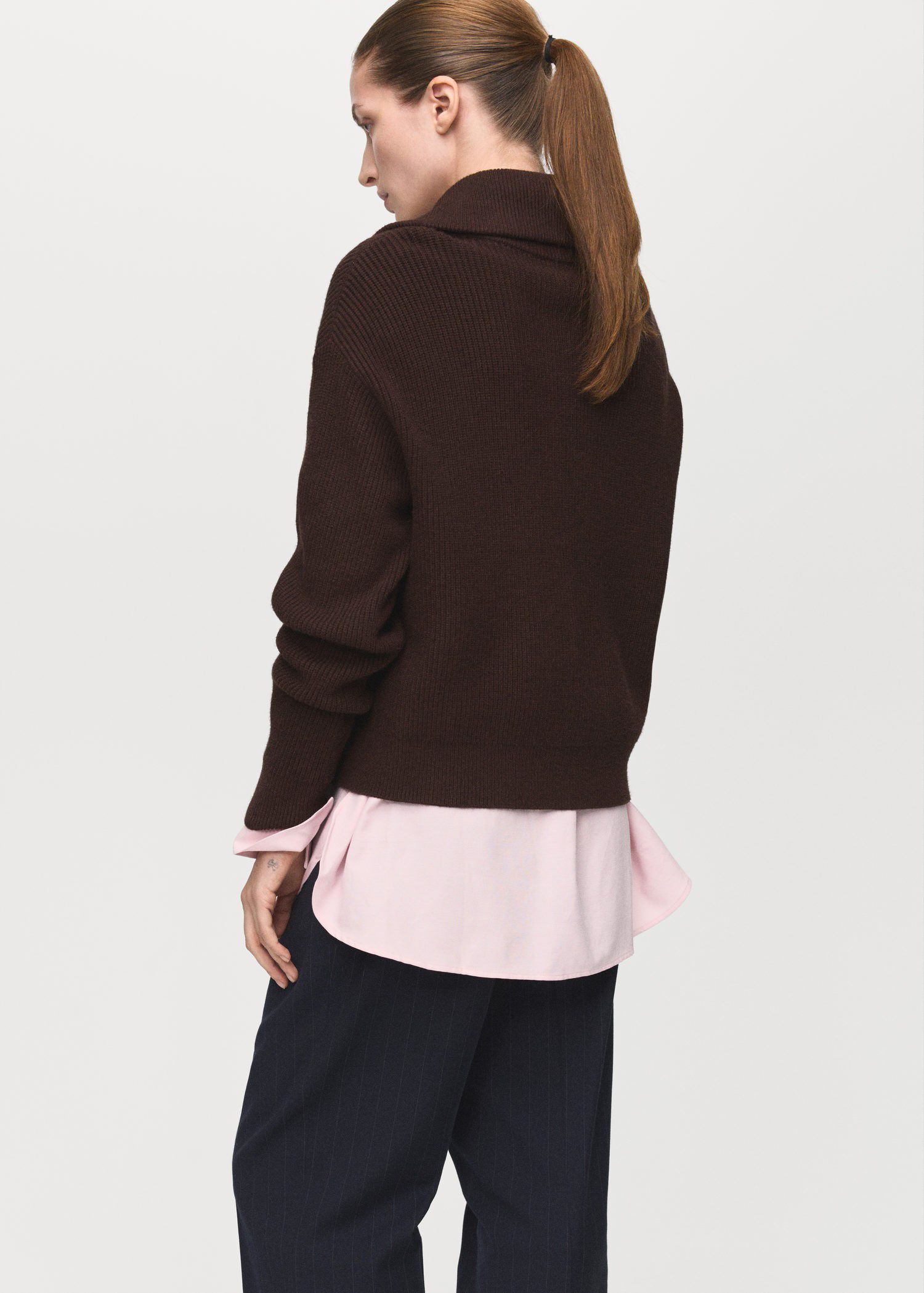 Sweater with contrasting zip collar