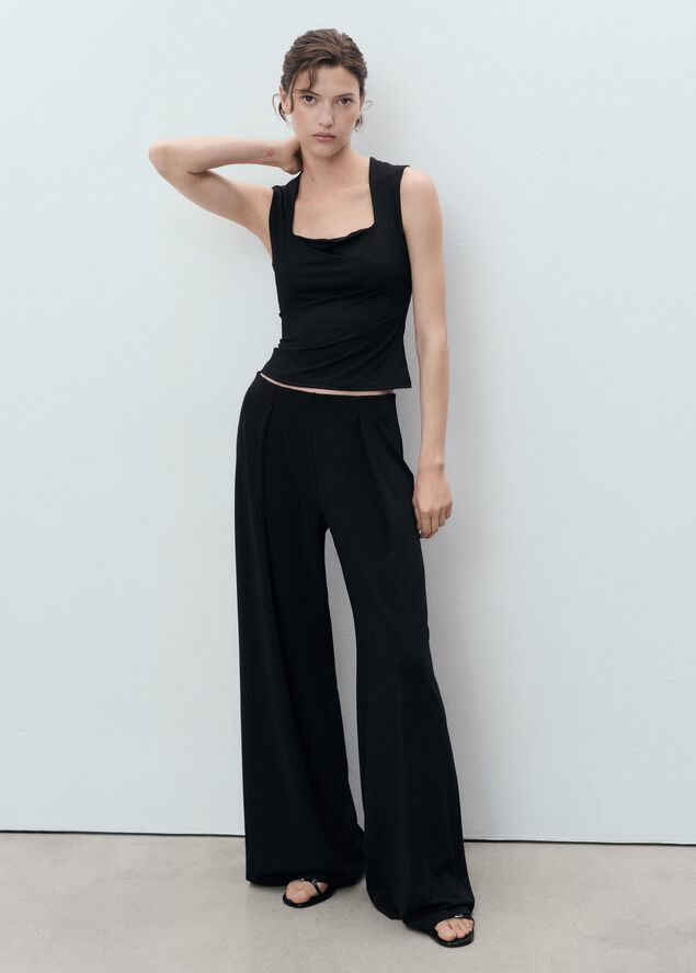 Fitted top with wide straps