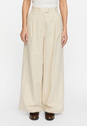 SRKendra Pant