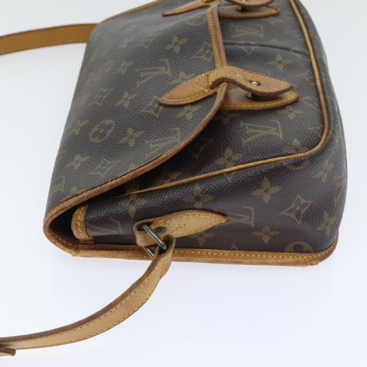 Louis Vuitton Shoulder Bags