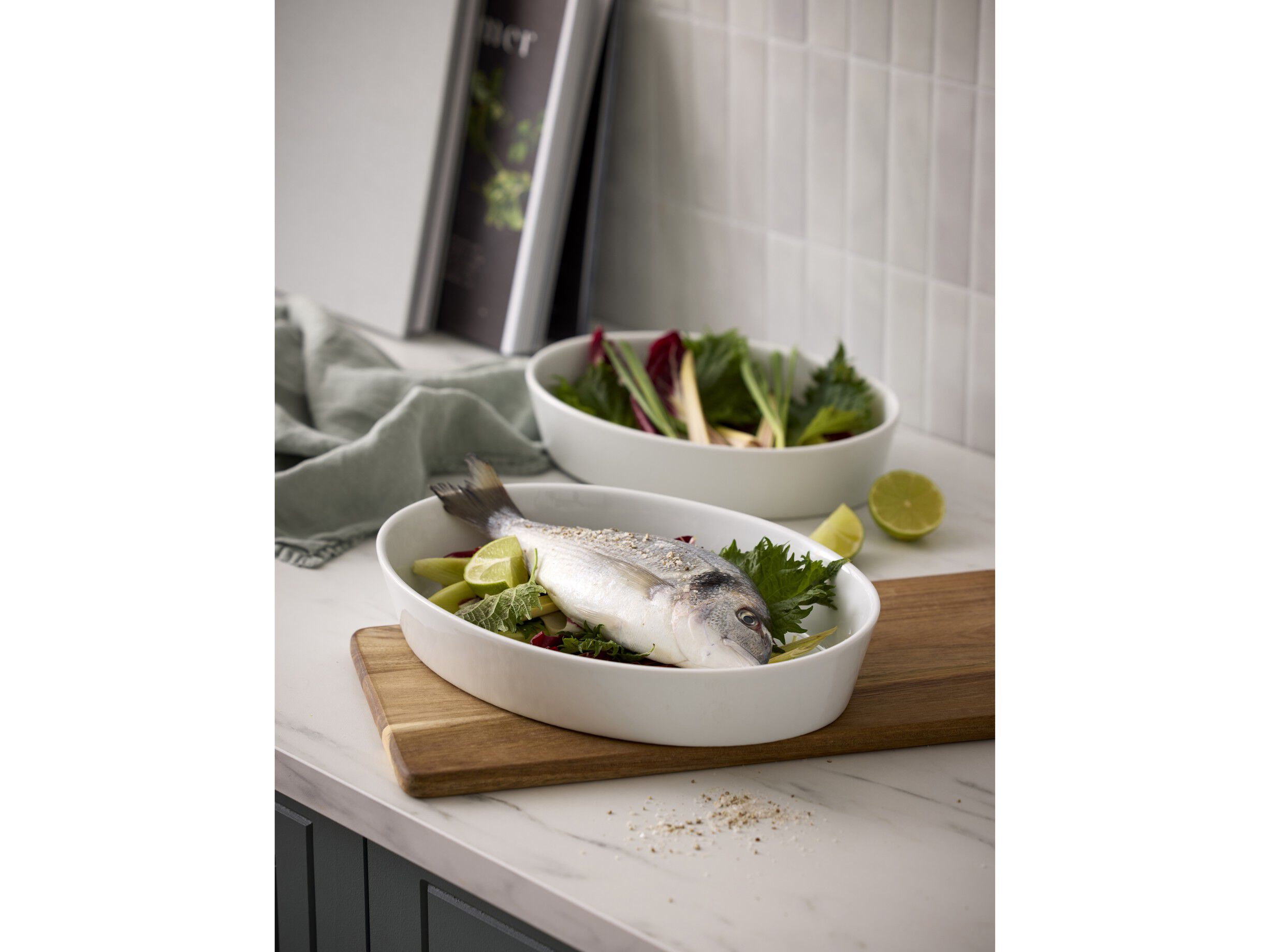S&aelig;t med ovale fade 26 + 31 cm.