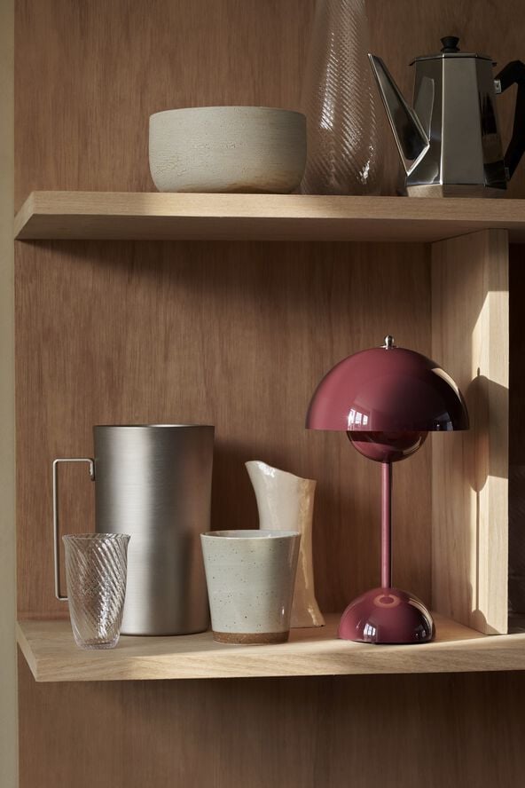 Flowerpot Portable Lamp VP9, Magnetic Charger