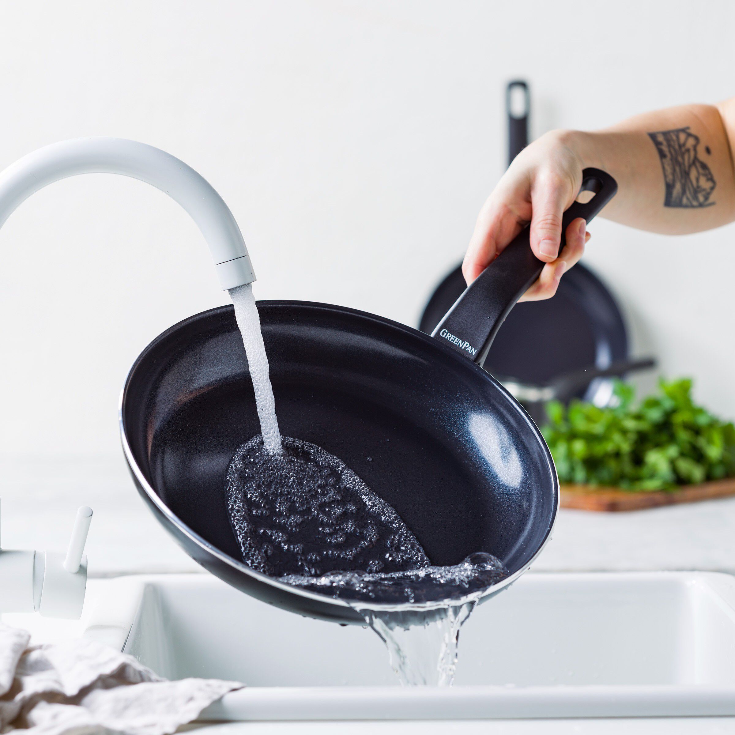 GP-ESSEN FBl Alu Perf-ind opn fry 26cm