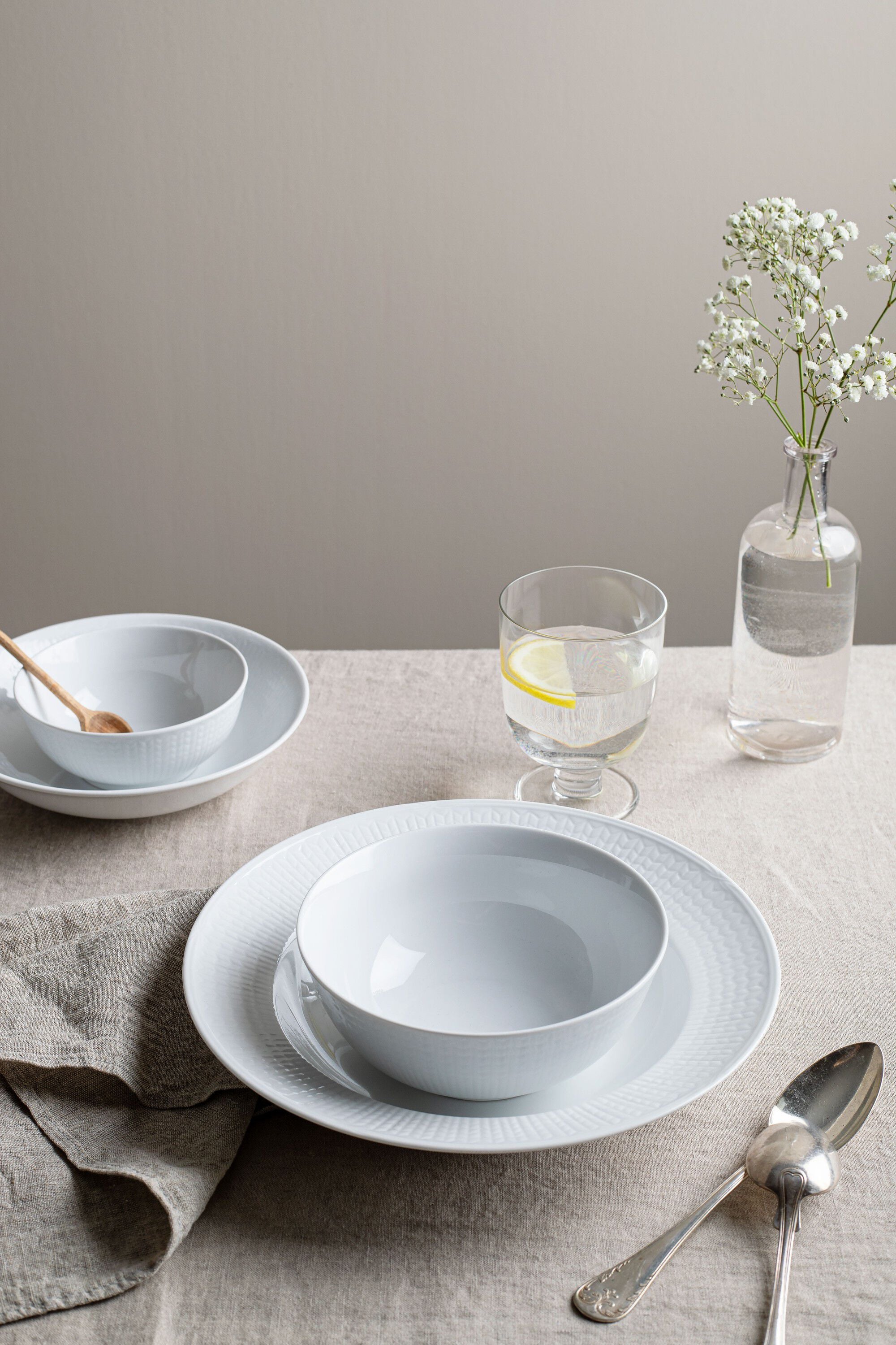 Swedish Grace Dyb Tallerken 25 cm Snehvid