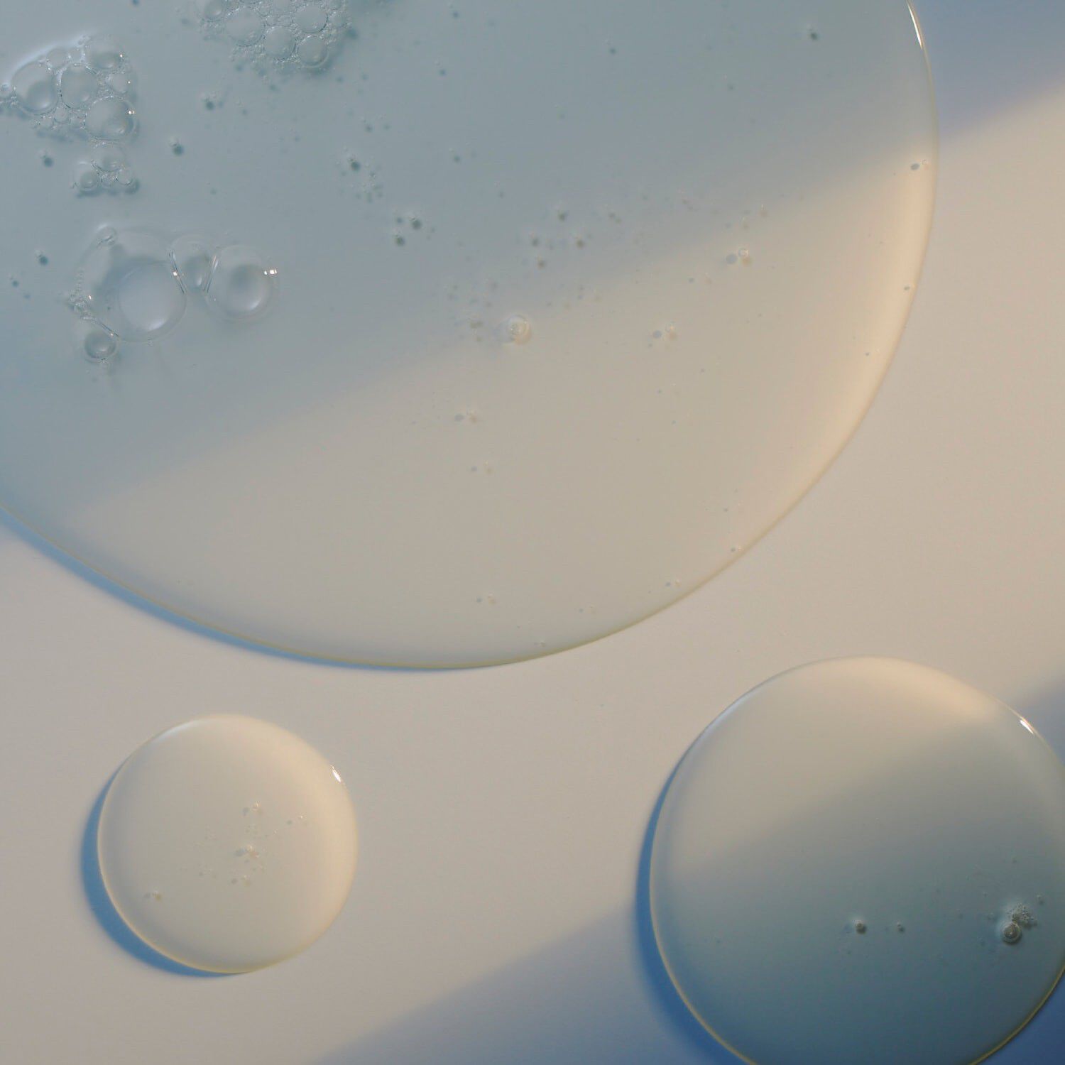 "En velduftende rensegel beriget med tangekstrakter og hyaluronsyre, d