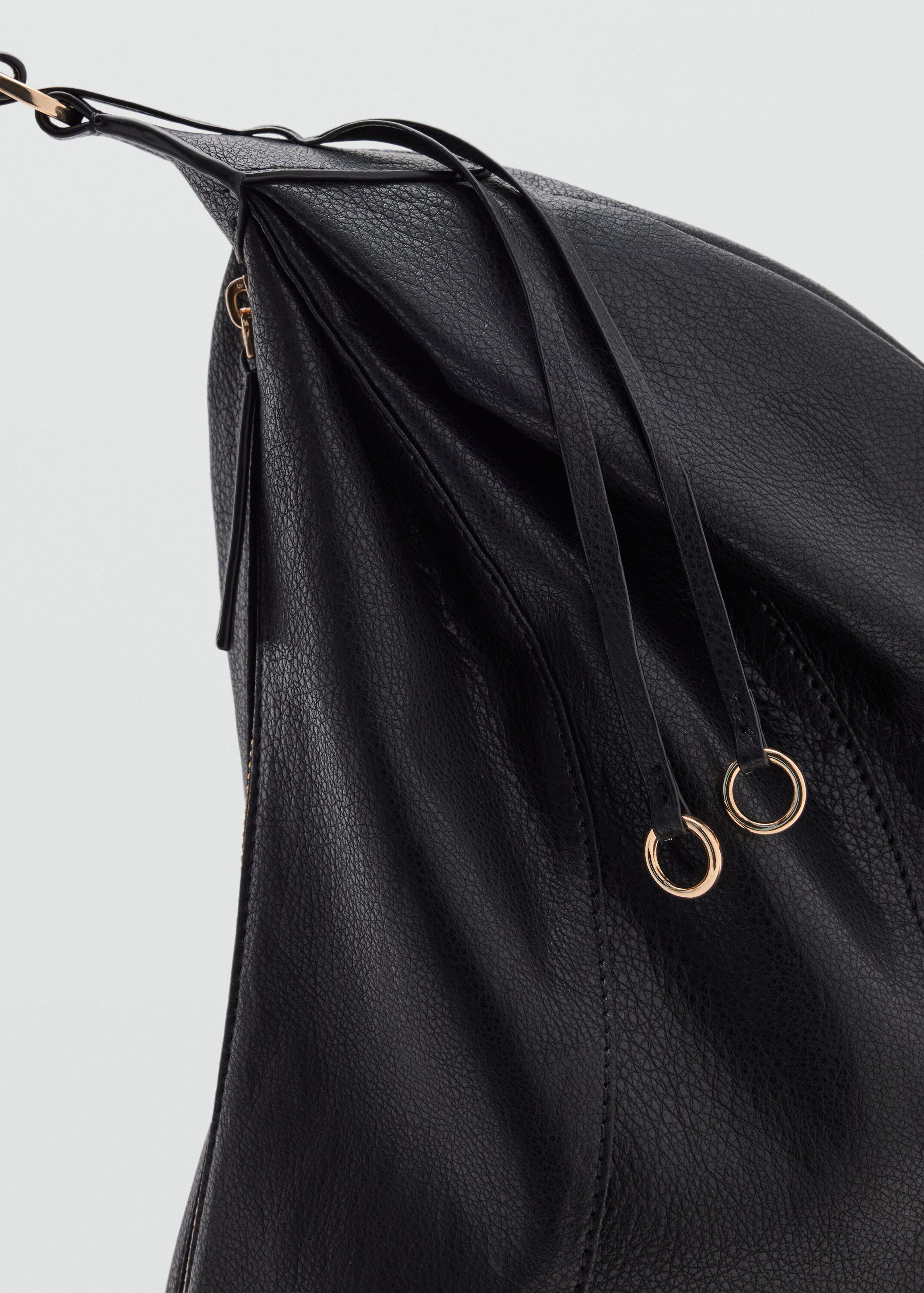 Oval shoulder bag
