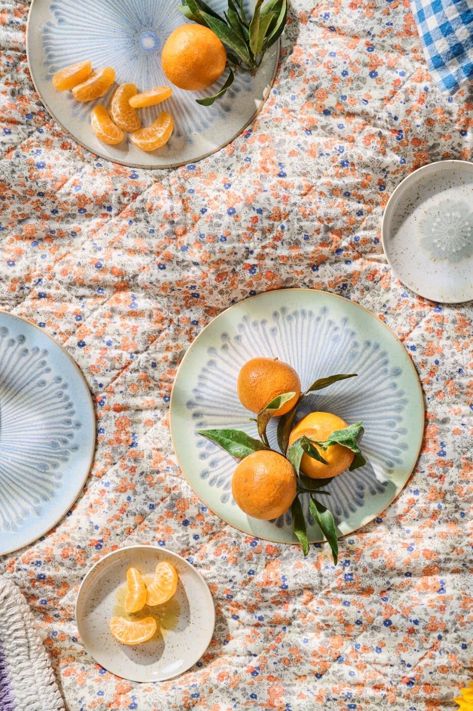 Quilt m/orange og bl&aring; blomster