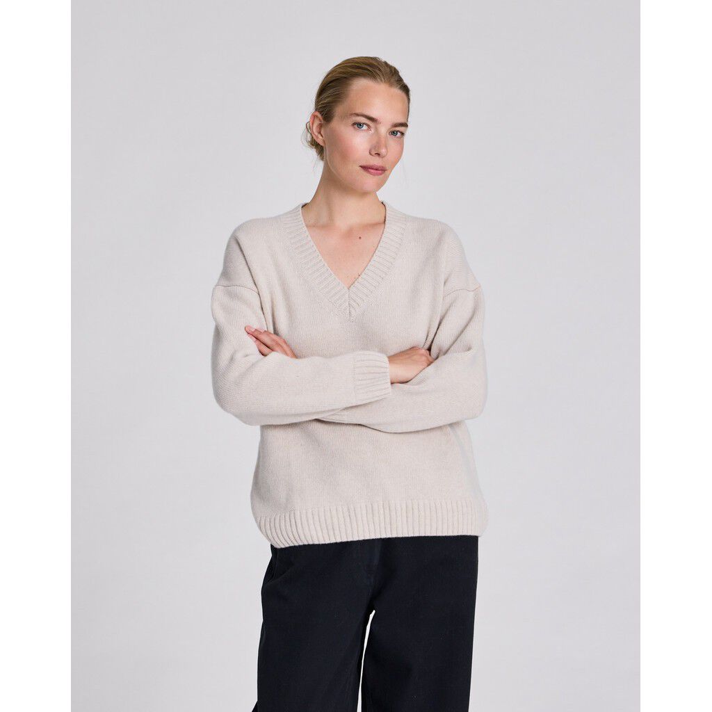 Elvira Lambswool V-neck Knit
