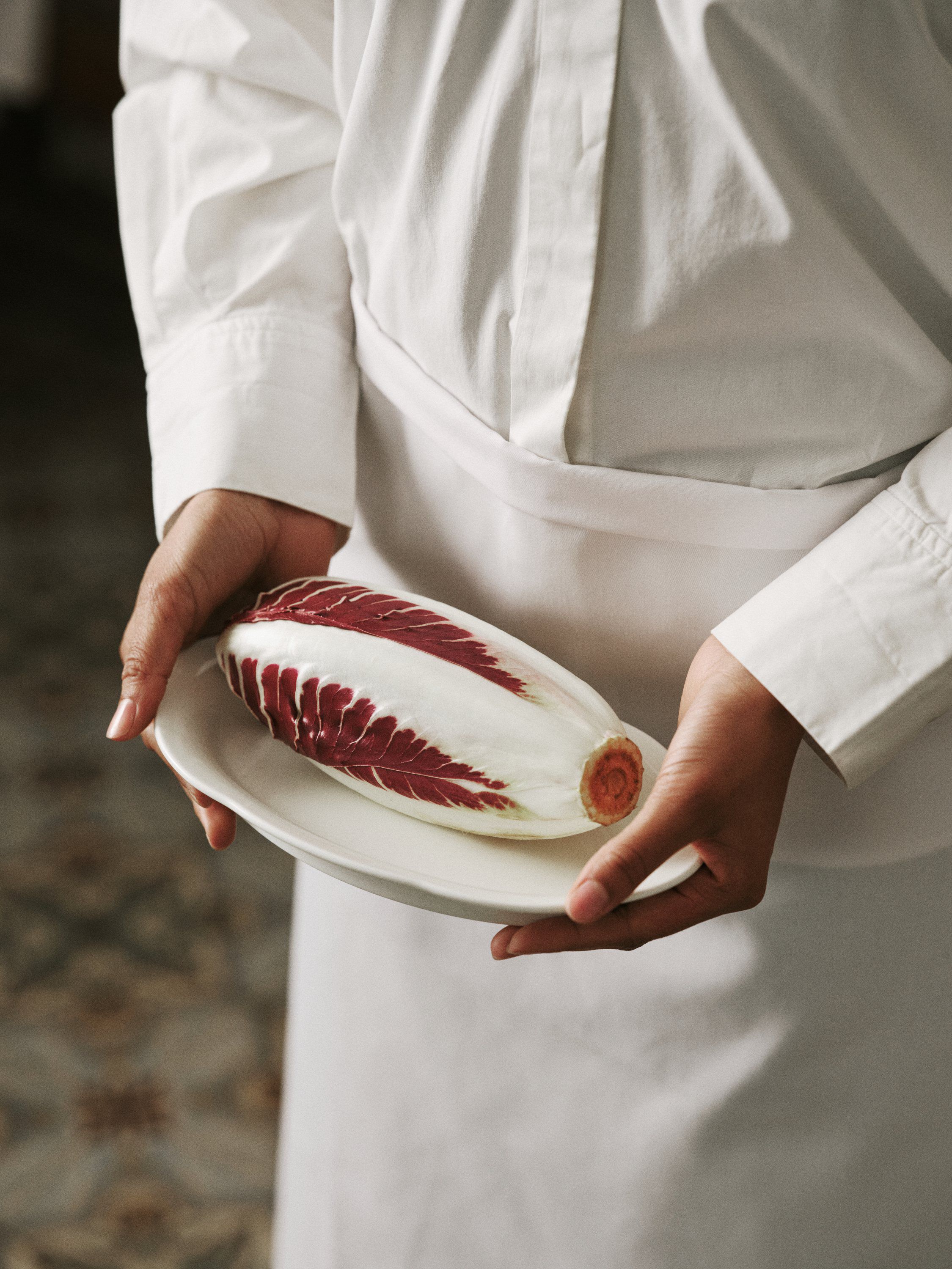 OVAL PLATE L WHITE SILHOUETTE