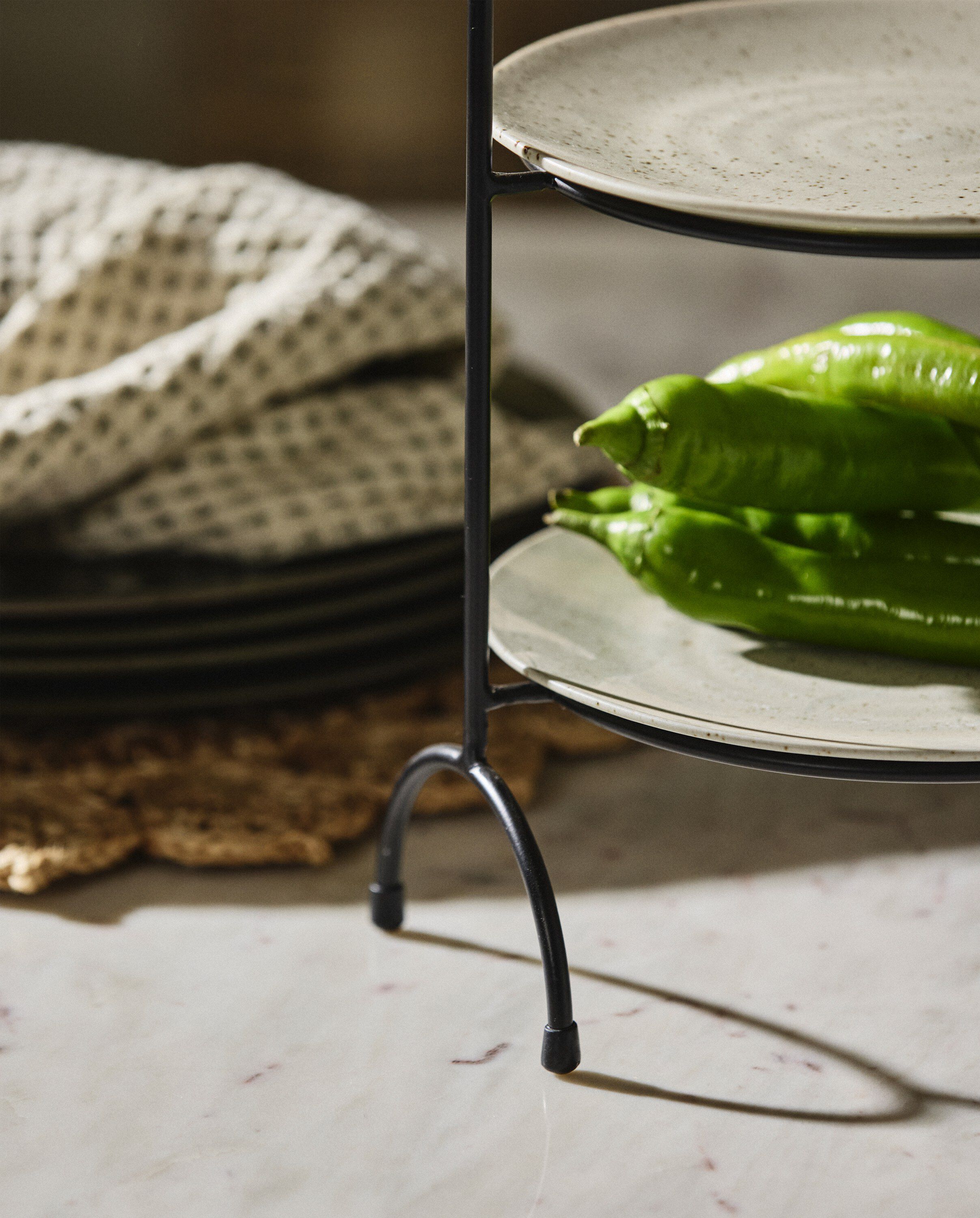 PRIMULA serving stand - black