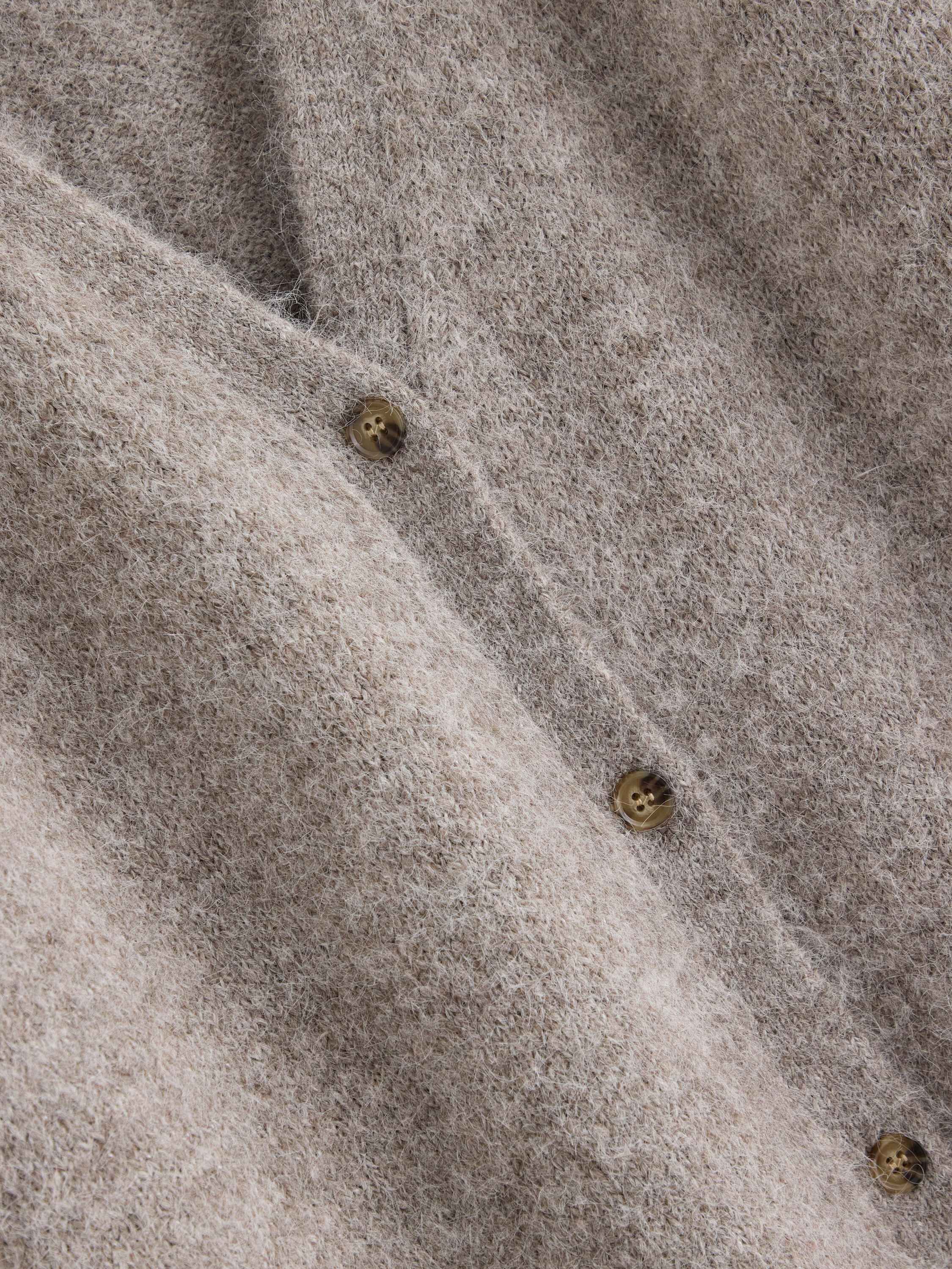 Strikket cardigan med en lidt l&aelig;nge