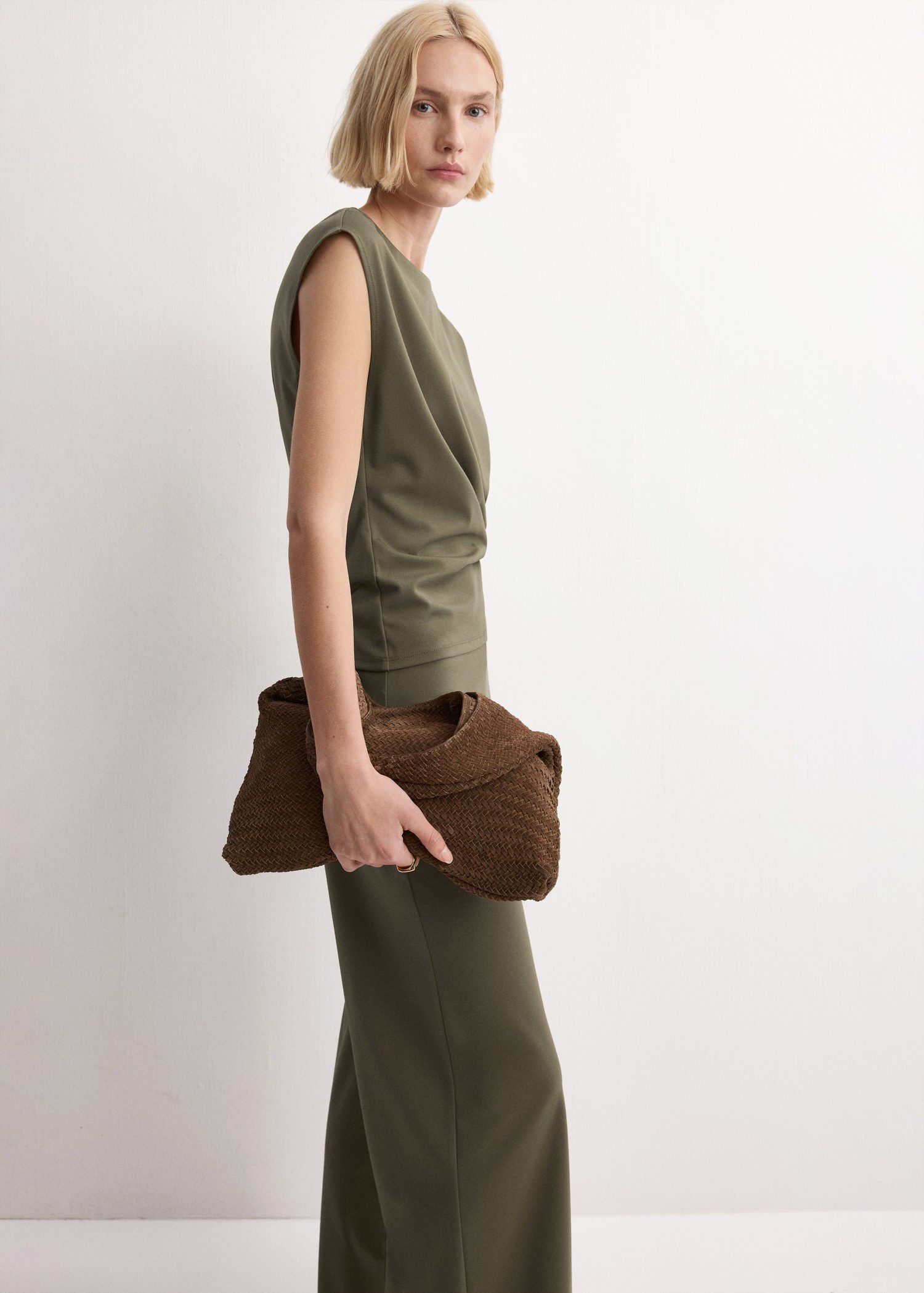 Straight-fit trousers with elastic