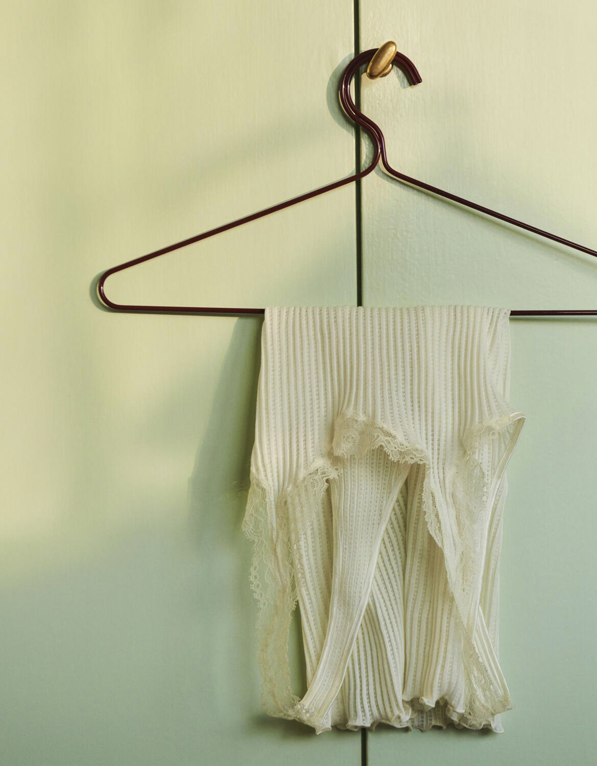 Colour Hanger-Set of 3-Maroon red