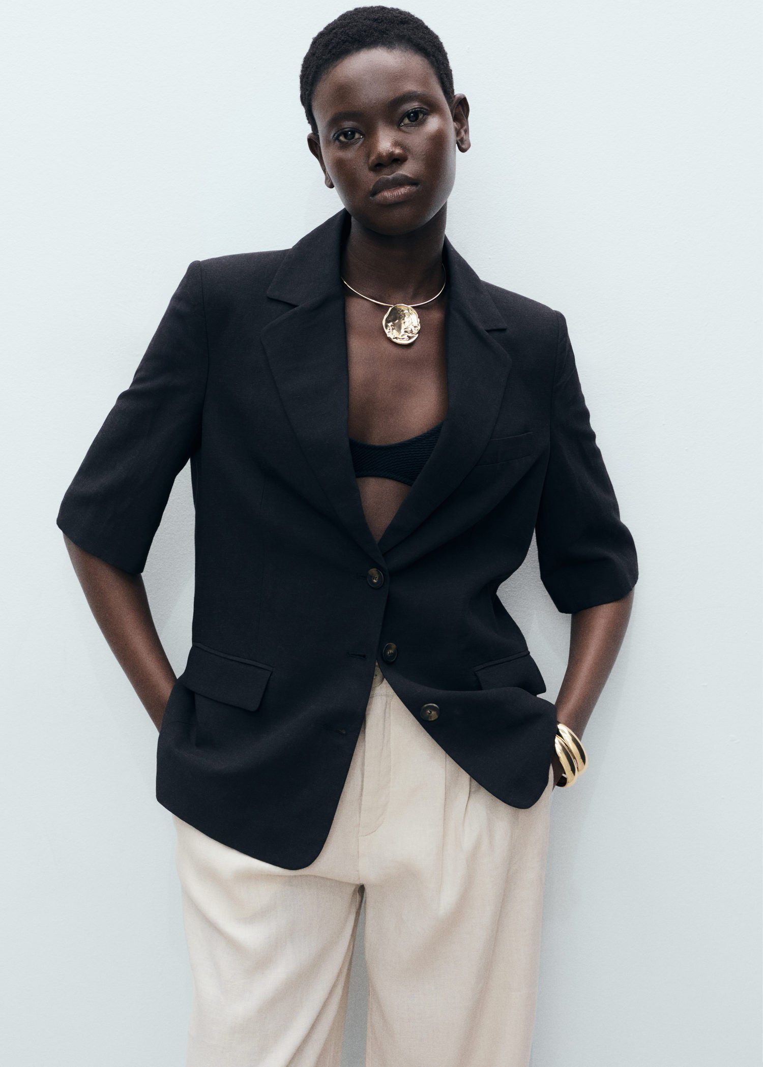 Linen trousers with tortoiseshell b