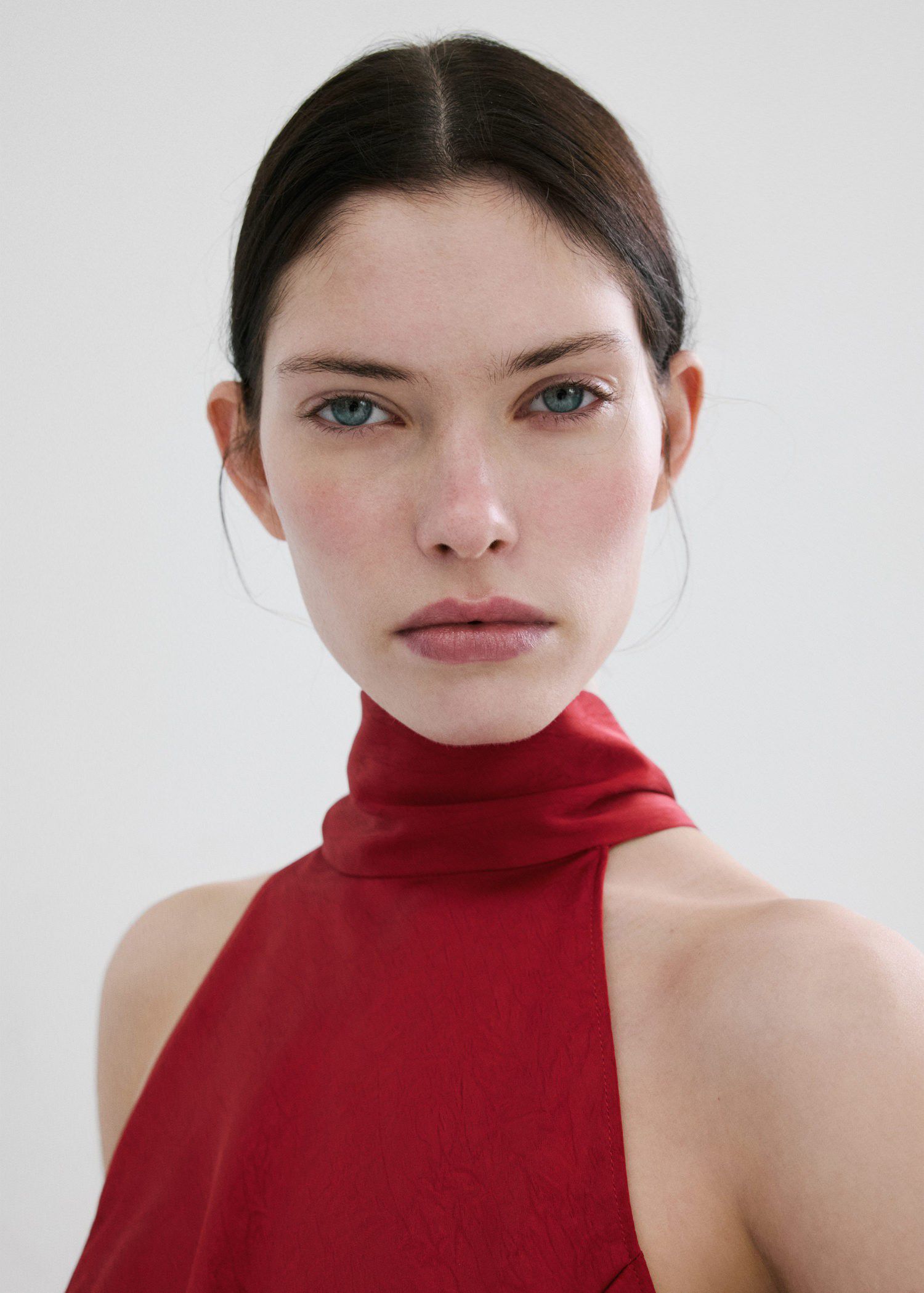 Halter-neck dress with bow