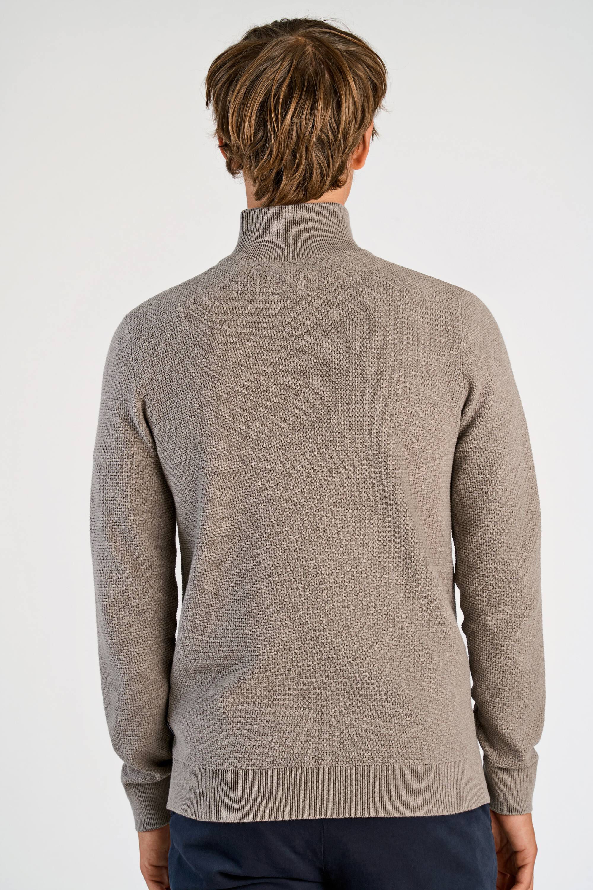 Recycle structure half zip