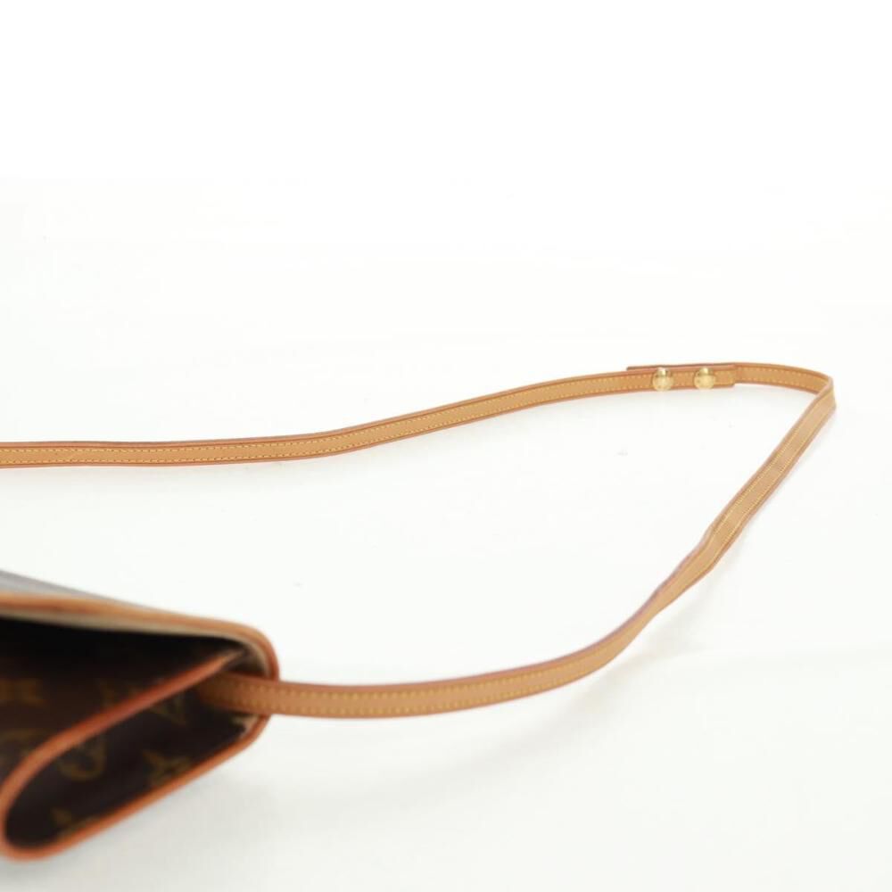 Louis Vuitton Shoulder Bags